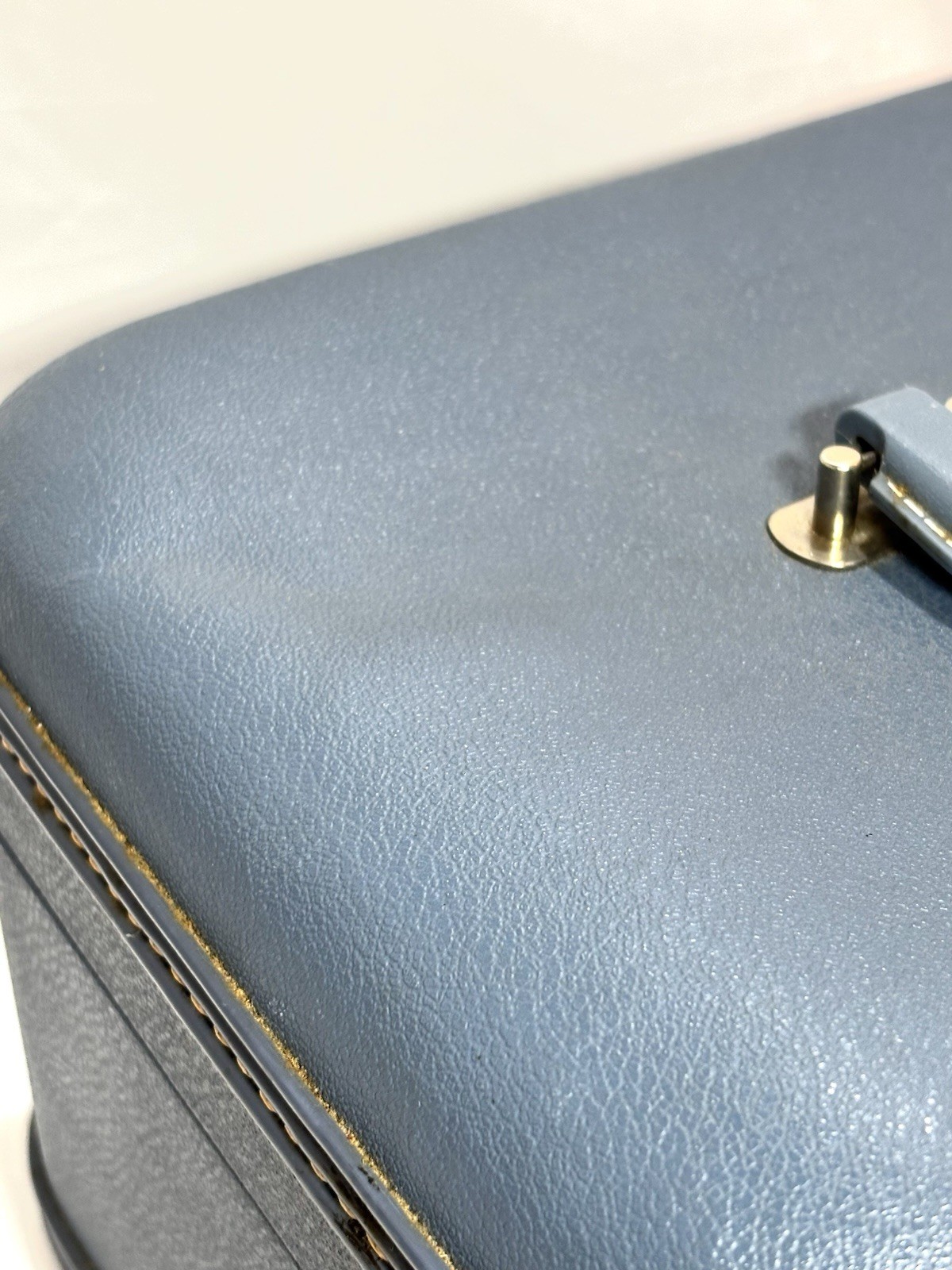1950s Vintage American Voyager Luggage Travel Train Makeup Case Blue 13.5x10x9″
