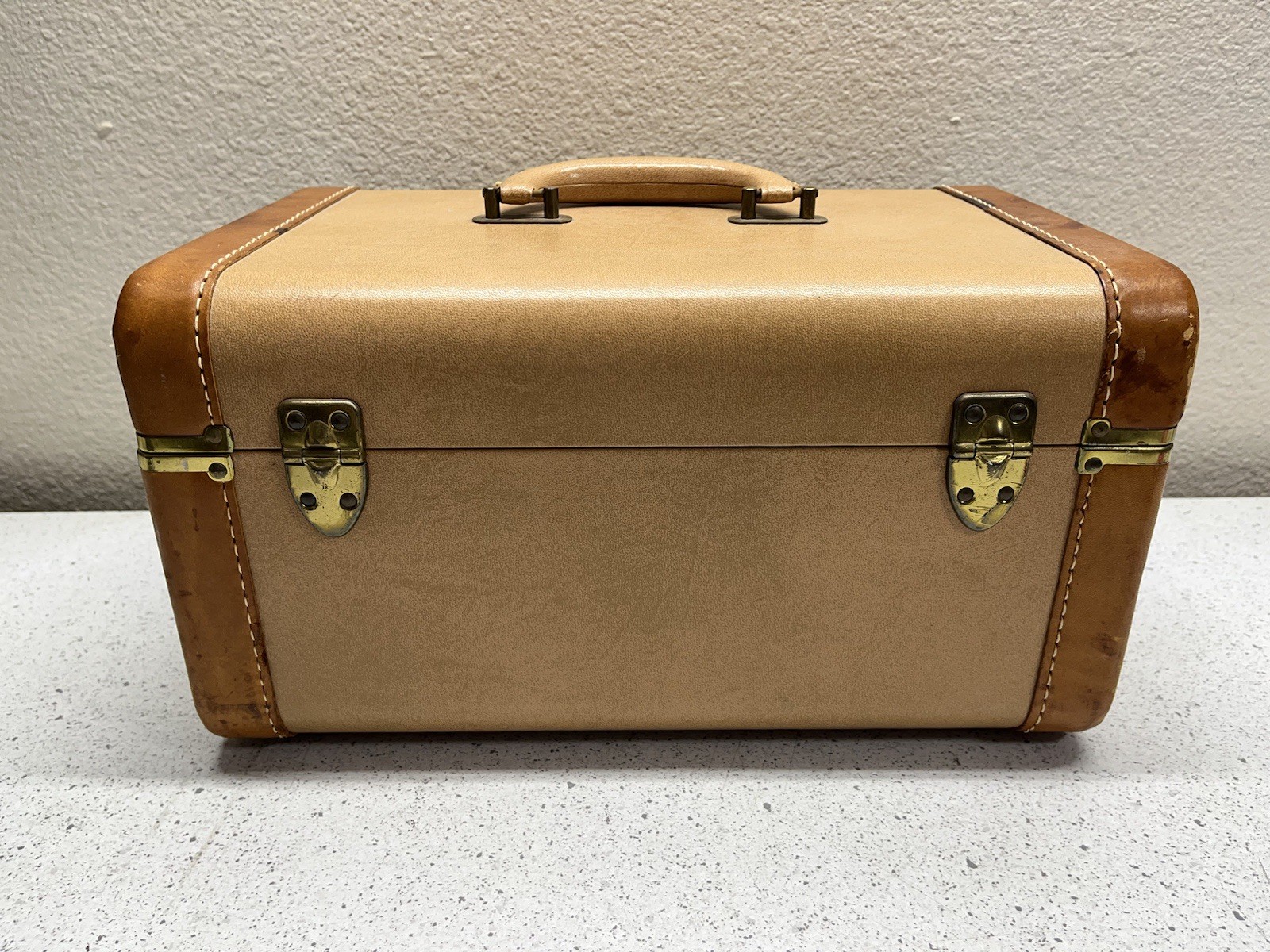 Vintage Aero-Way Hardshell Makeup Carry-on Vanity Case, Color Beige & Brown