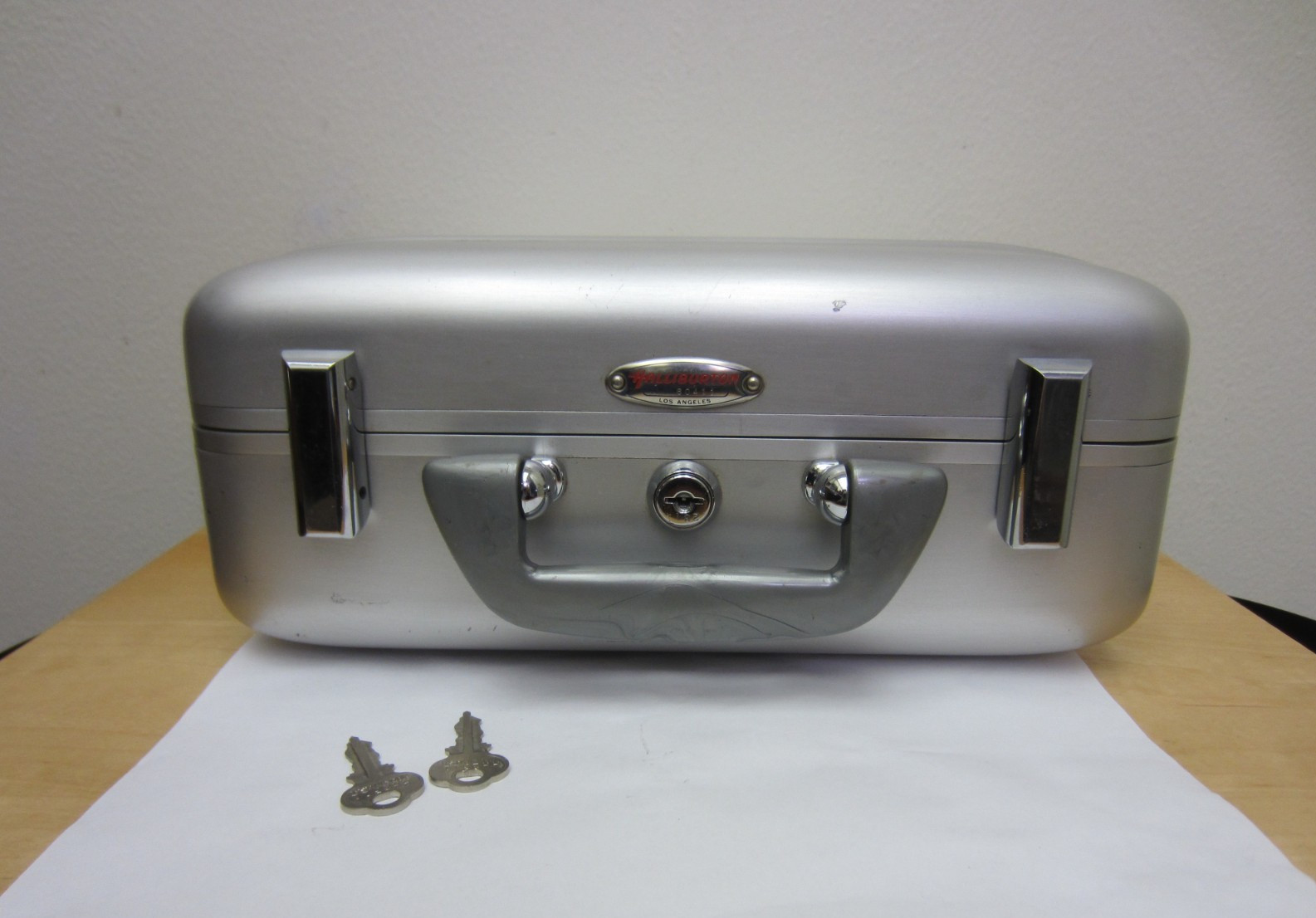 Rare EARLY Small 12 x 9 x 5 Silver HALLIBURTON Attache CASE w/KEYS! Pre-Zero VTG