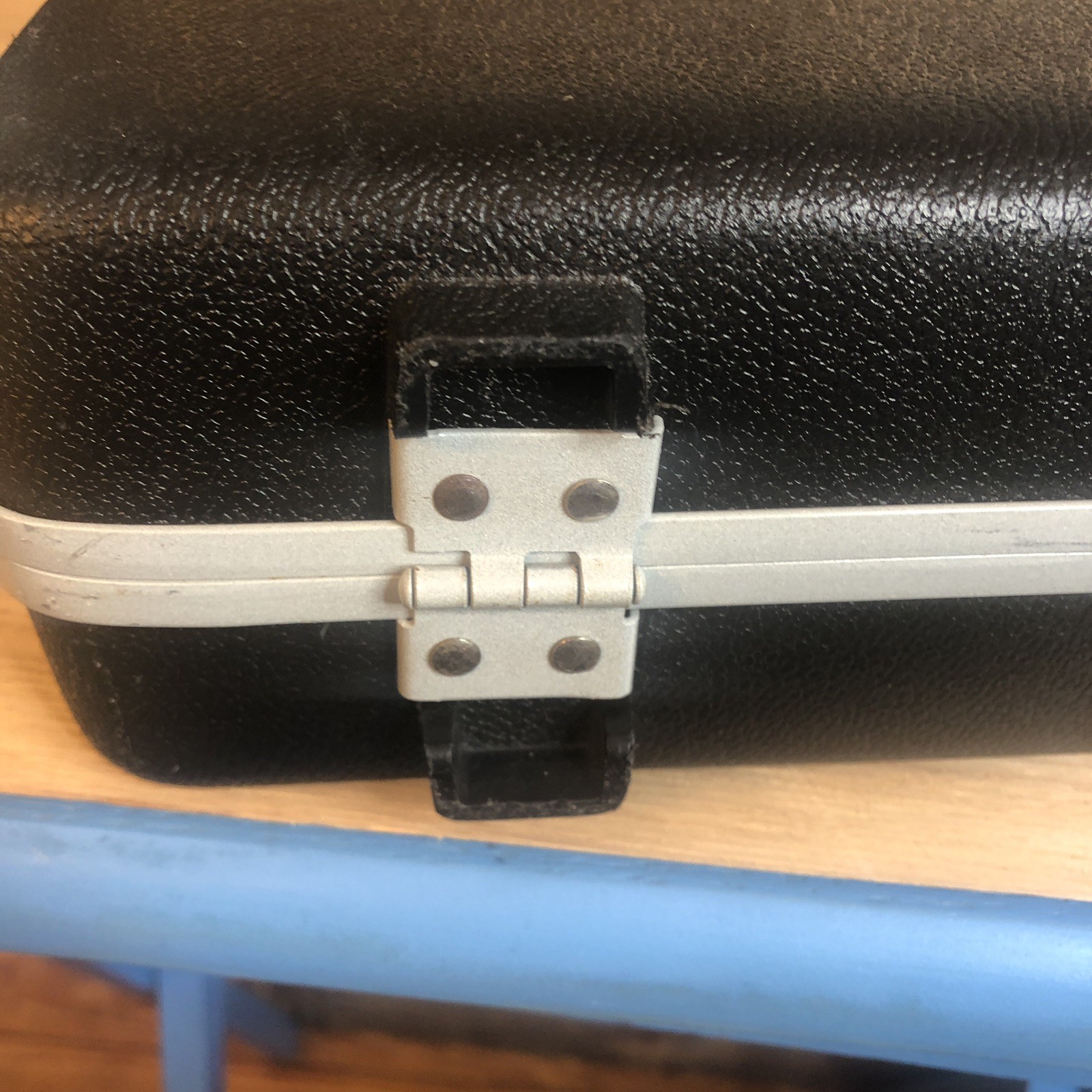 Vintage Samsonite Gray Hard Side Brief Case, No Key, 18″ Wide x 12″ Tall x 3″ Th