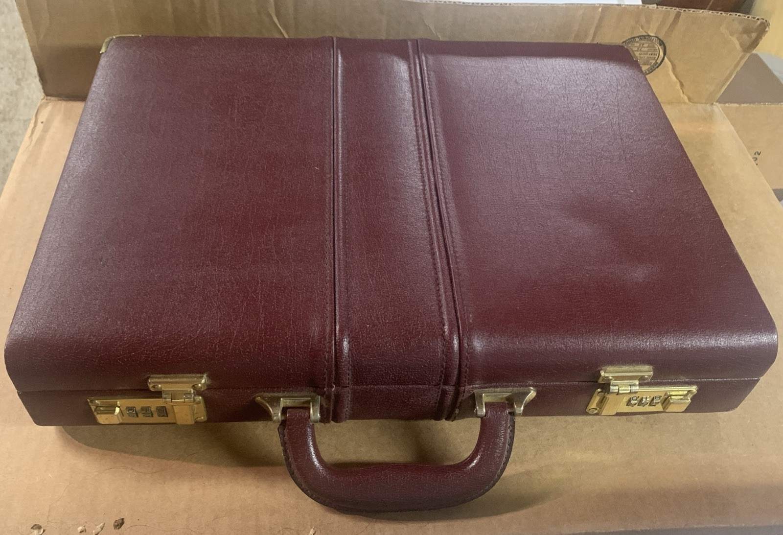 VTG Leather Briefcase The Wallstreeter by Earhart Burgundy Golden Accessories