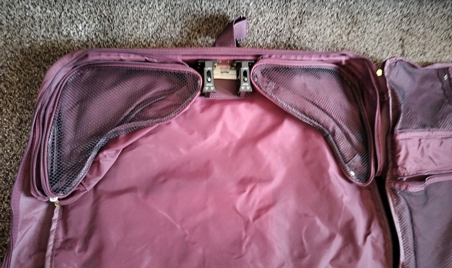 American Tourister Garment Bag Non-wrinkle Suit Dress Travel Bag