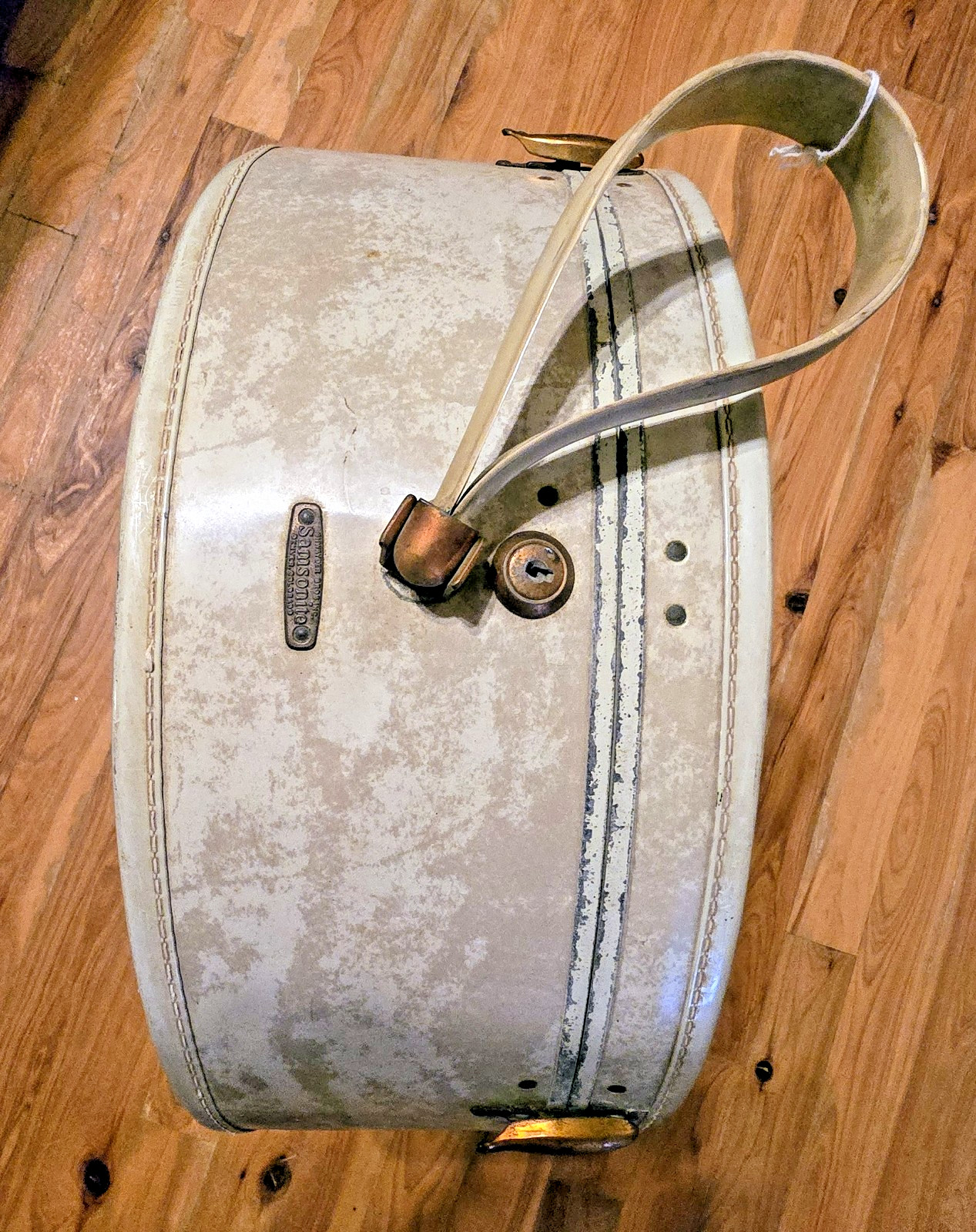 Vintage 1950s Samsonite Round Hat Box Luggage – Taupe Hard Case by Shwayder Bros
