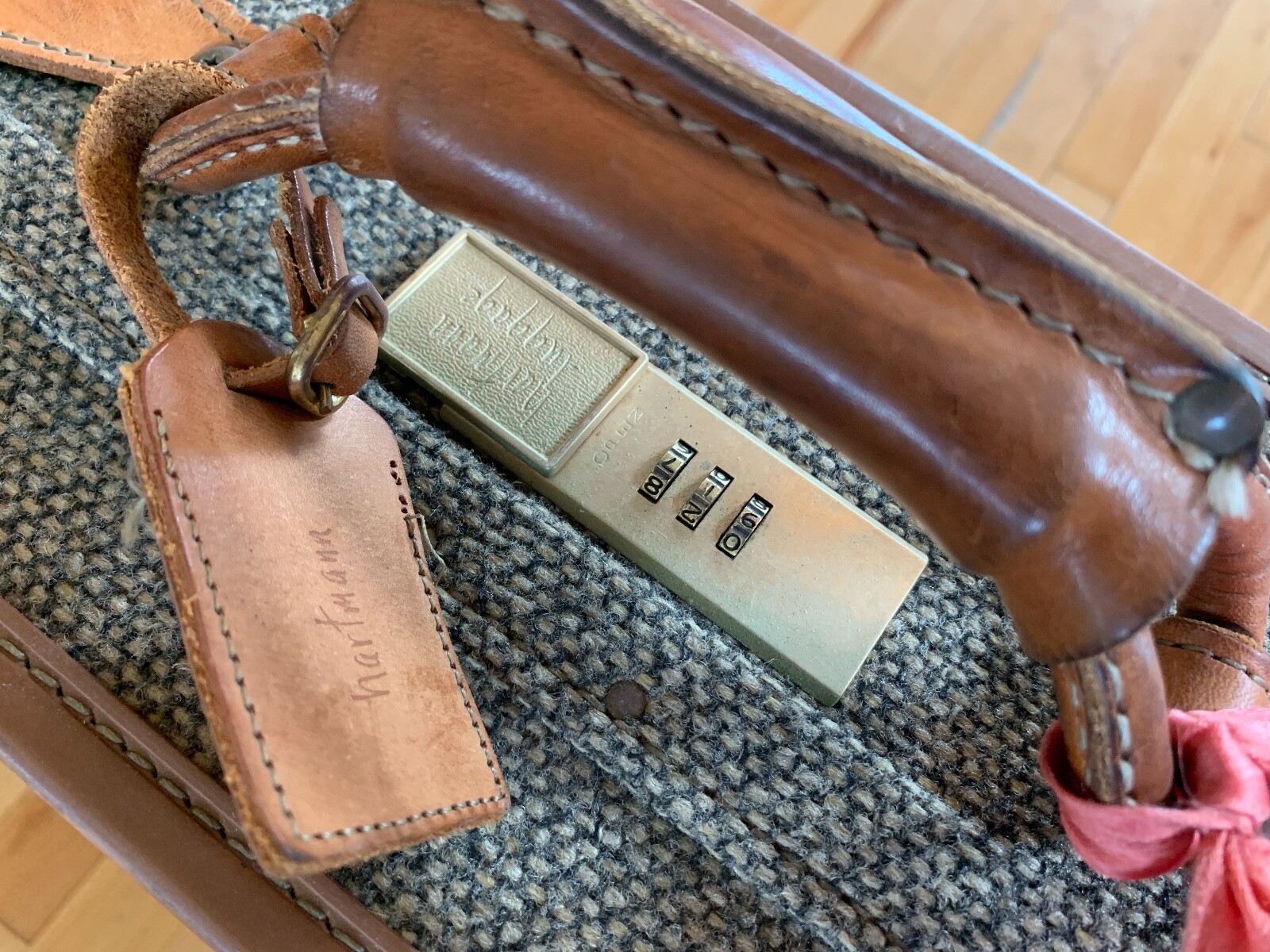 Vintage Hartmann Tweed Luggage Suitcase (B) Leather Belting & TAG, Toile Lining