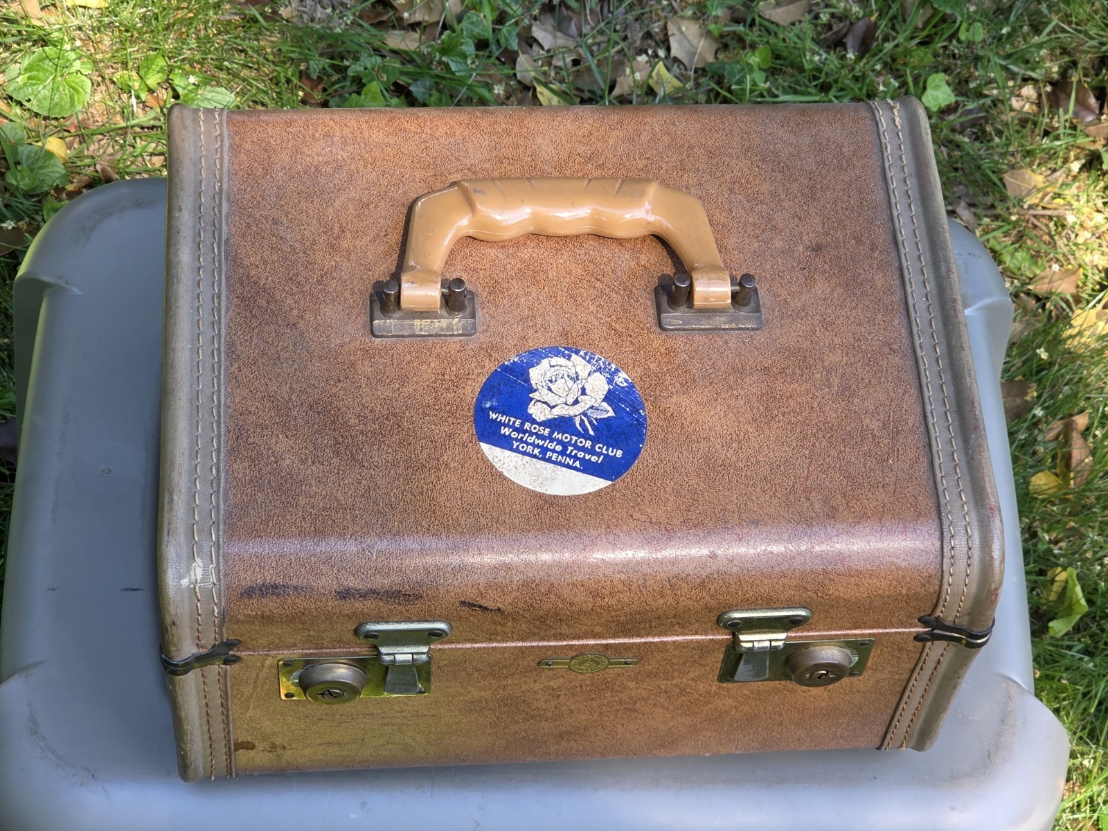 1940’s Vintage EMPIRE BRAND LUGGAGE Hard Shell Train Case w/Mirror & Motor Club