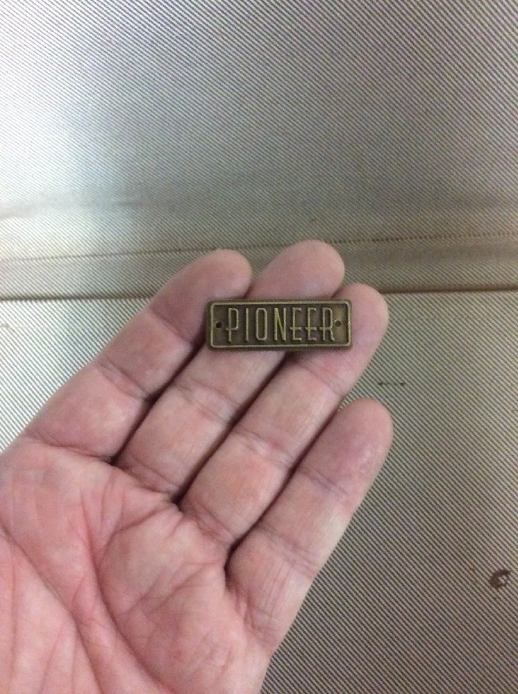Vintage Pioneer Light Brown Leather Hard Suitcase 21″ X 15″ X 6″