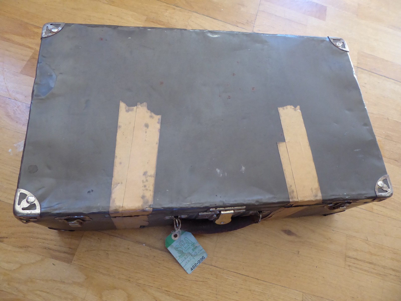 VINTAGE METAL SUITCASE Grey 21″ X 12″ X 6″ 1940s Military Travel Case
