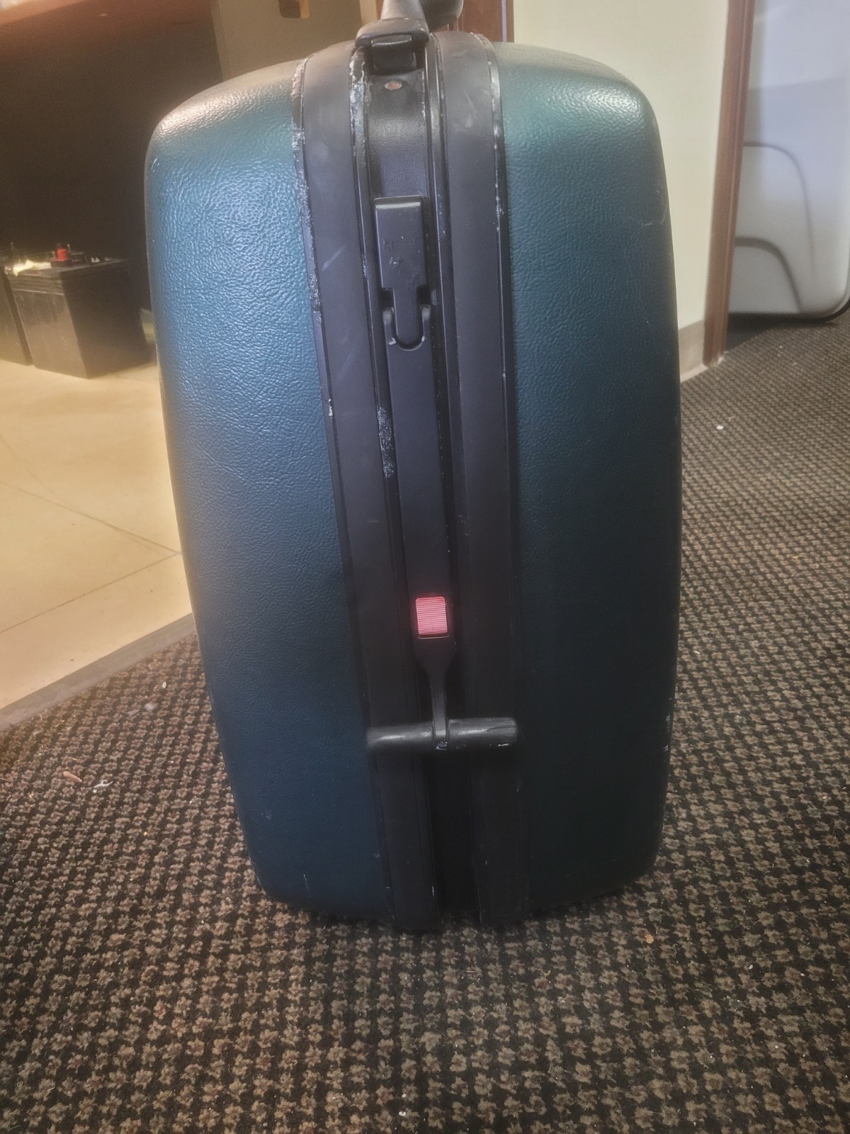 Vintage Samsonite Hard Shell Suitcase 700SC Series Profile 29 Cartwheels Suiter
