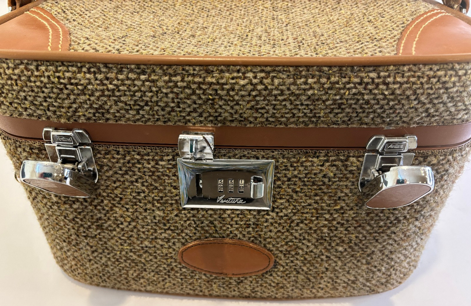 VTG Ventura Brown Tweed and Leather Train Case w/Key and Mirror