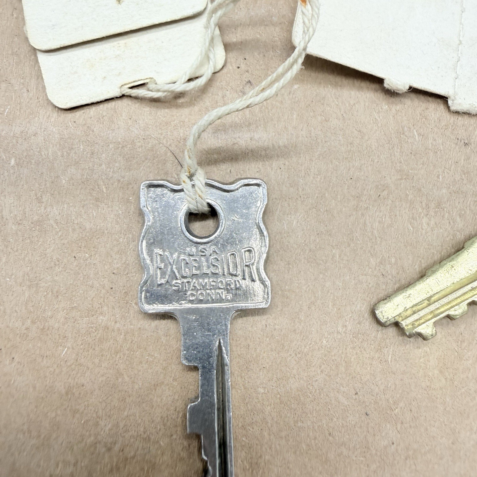 17 Keys Furniture Luggage Some Vintage Amelia Earhart Skyway Crest Hartmann More