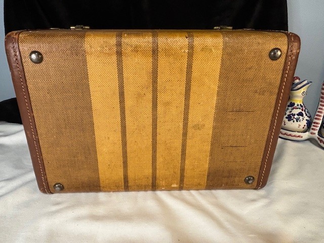 Vintage Crown Bengal Stripes Tweed Train Case w/ Leather Corners – E.L.A. 1950s