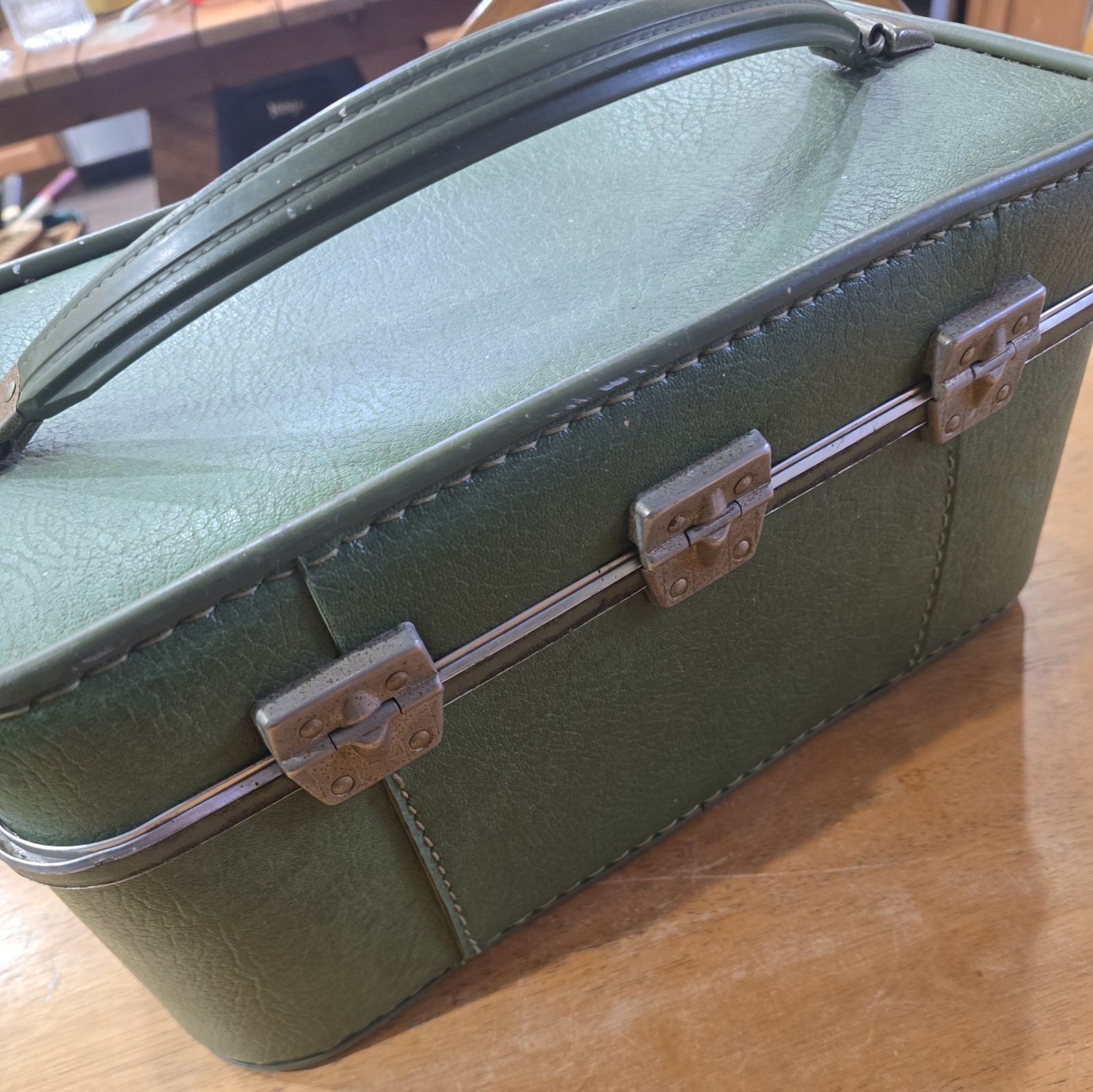 Vintage 1950s blue Invicta makeup case complete with mirror!