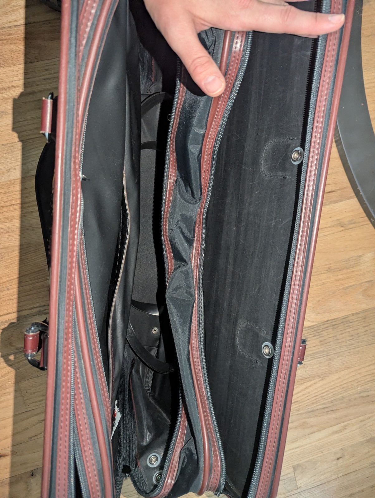 Vintage Skyway 14×22 Garment Bag Suit Carrier Black Burgundy Striped Travel Bag