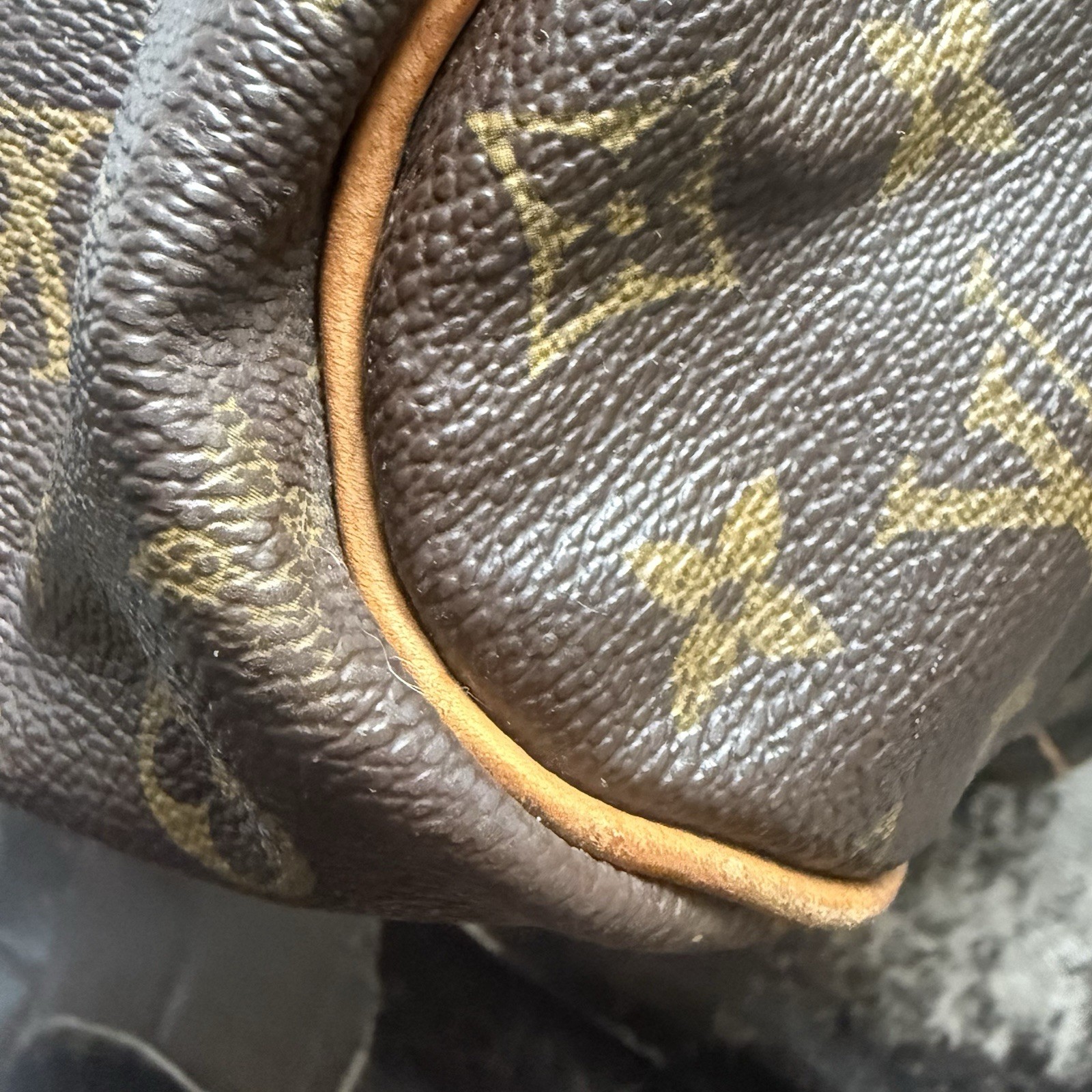 Louis Vuitton Vintage Monogram Garment Bag Suitcase 27.5” Made in France 1981