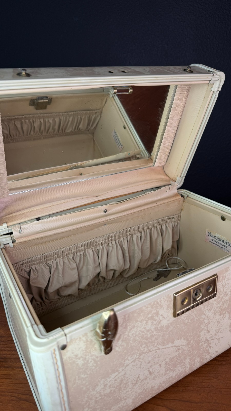 Vintage 1950s Samsonite train case KEY small suitcase ivory white marble hard