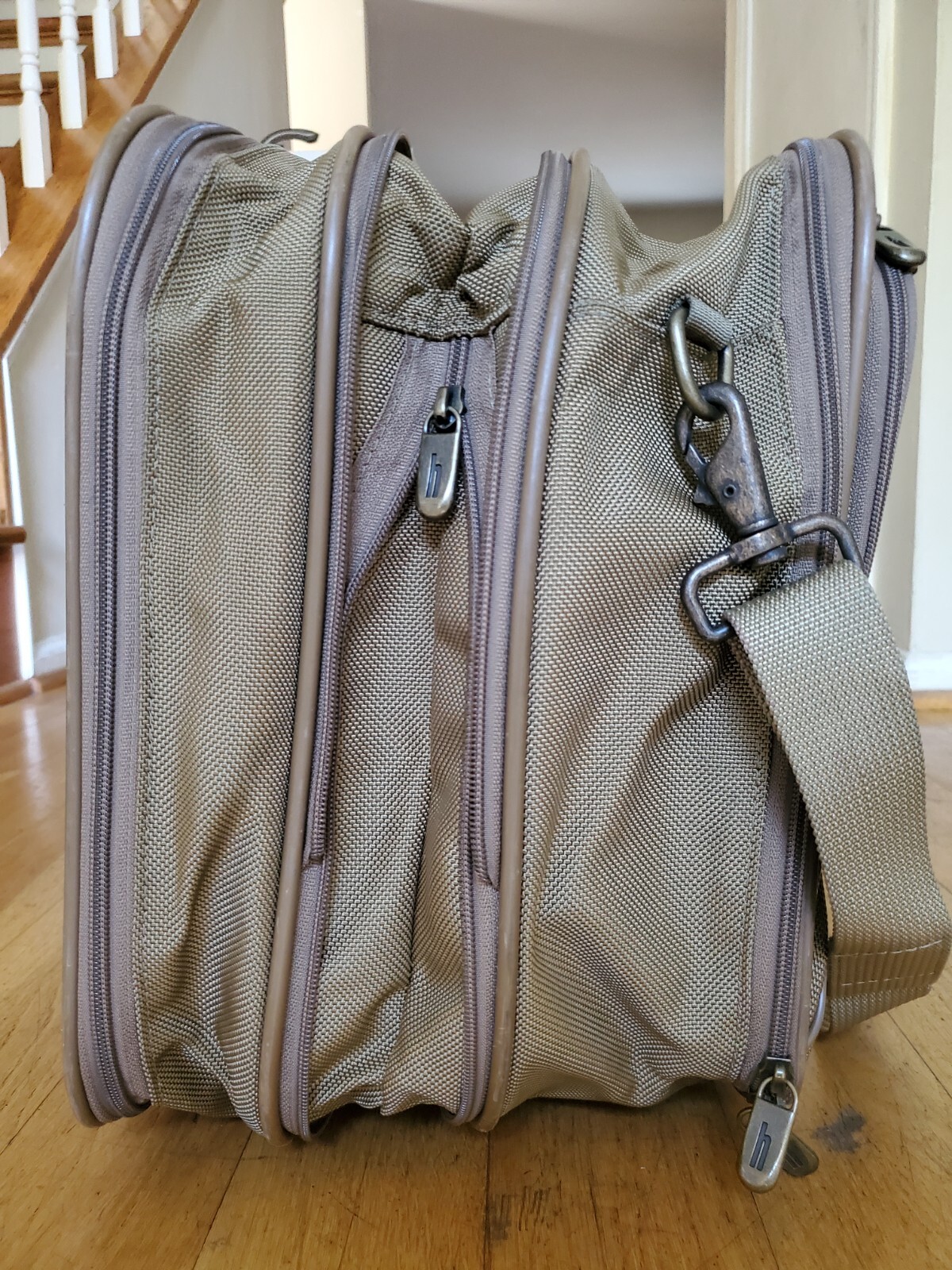 Hartmann Olive Green Nylon Shoulder Strap Carry On Travel Luggage Duffel Bag.