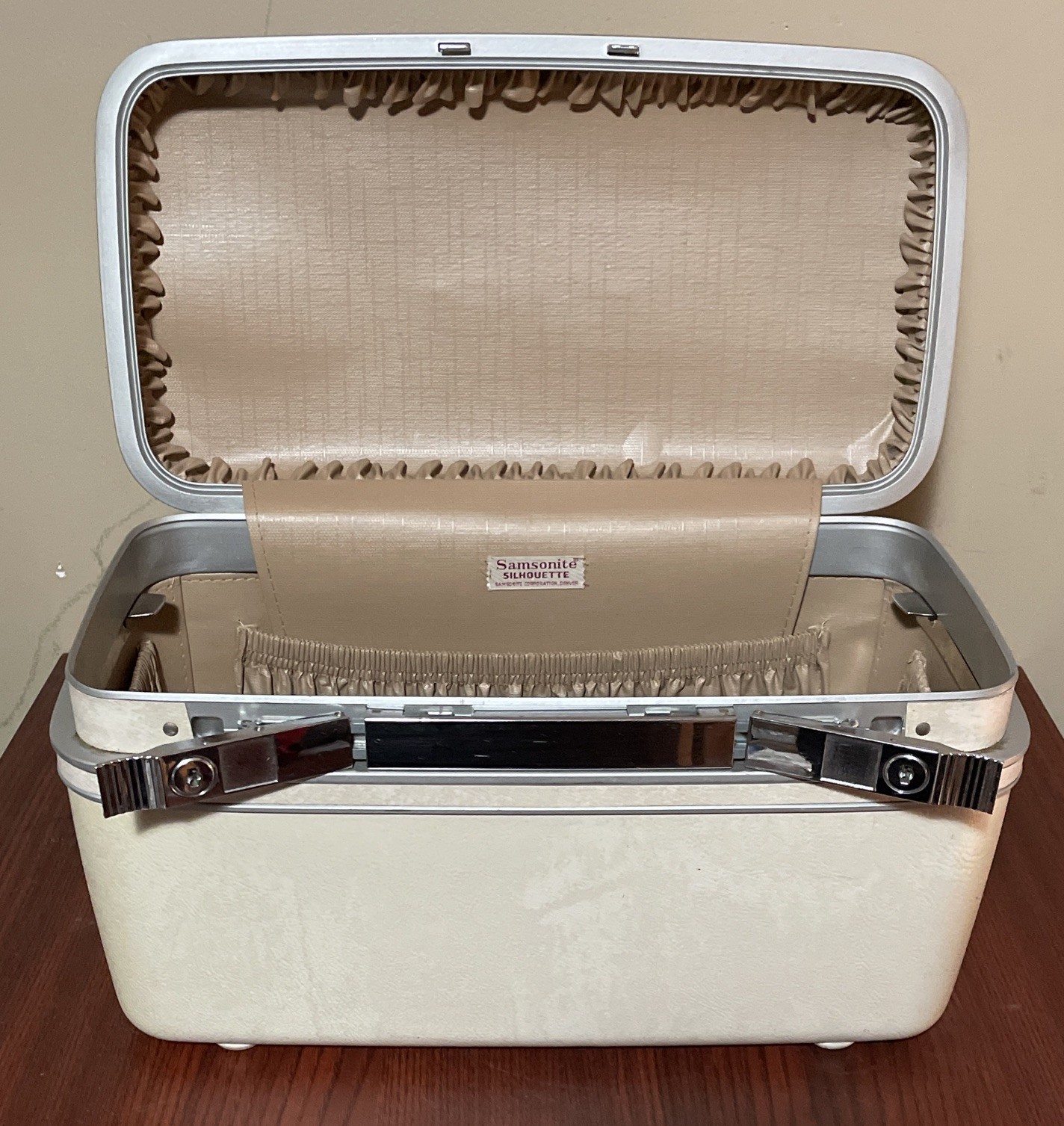 Samsonite Silhouettetrain Case Cream Color No Key