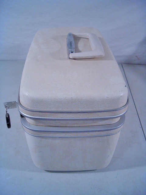 Samsonite Silhouette Train Case Dover White Tray/Key/Mirror With Shoulder Bag