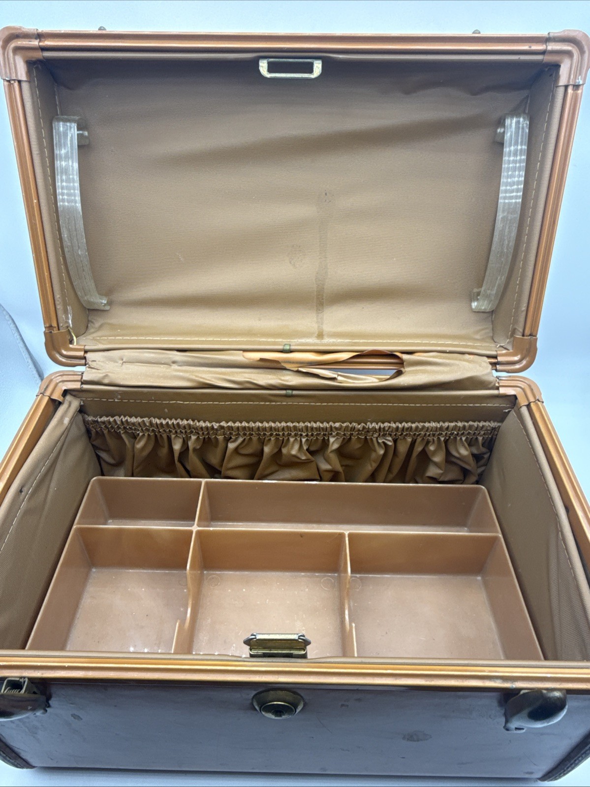 Vintage Samsonite Schwayder #4612 Brown Faux Leather Makeup Train Hard Case