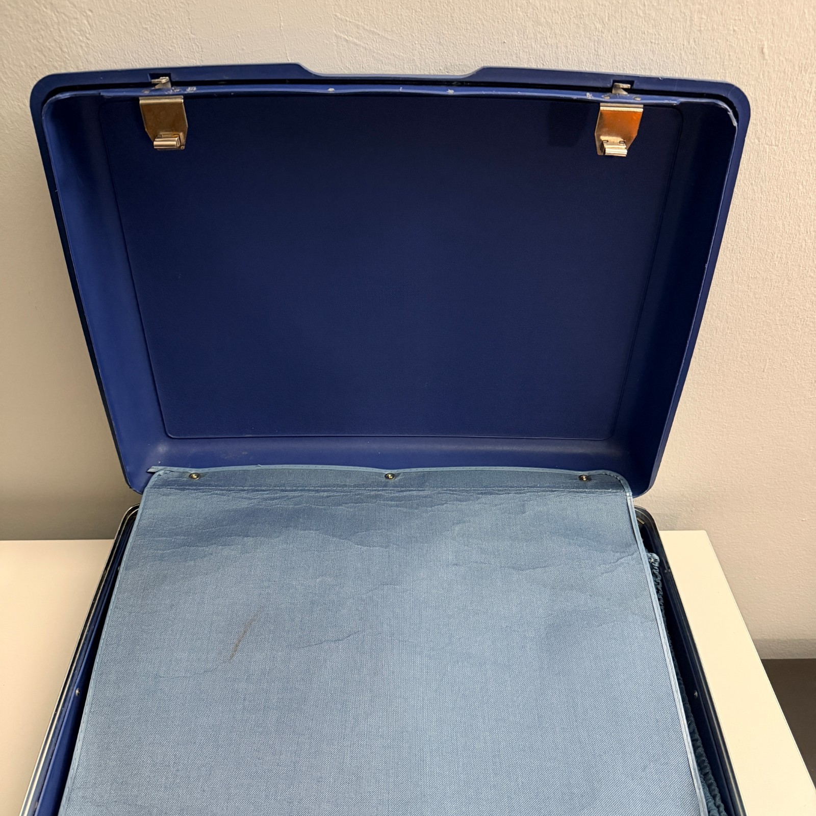 Samsonite Concord Vintage Hard Shell Suitcase – 21” x 16” x 6.5” – Blue