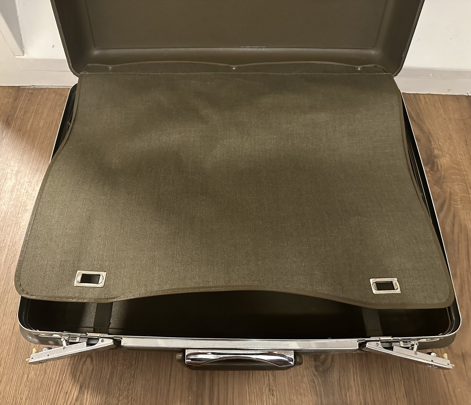 Vintage SAMSONITE SATURN II Hard Shell SUITCASE Make Up Carrier LUGGAGE – No Key