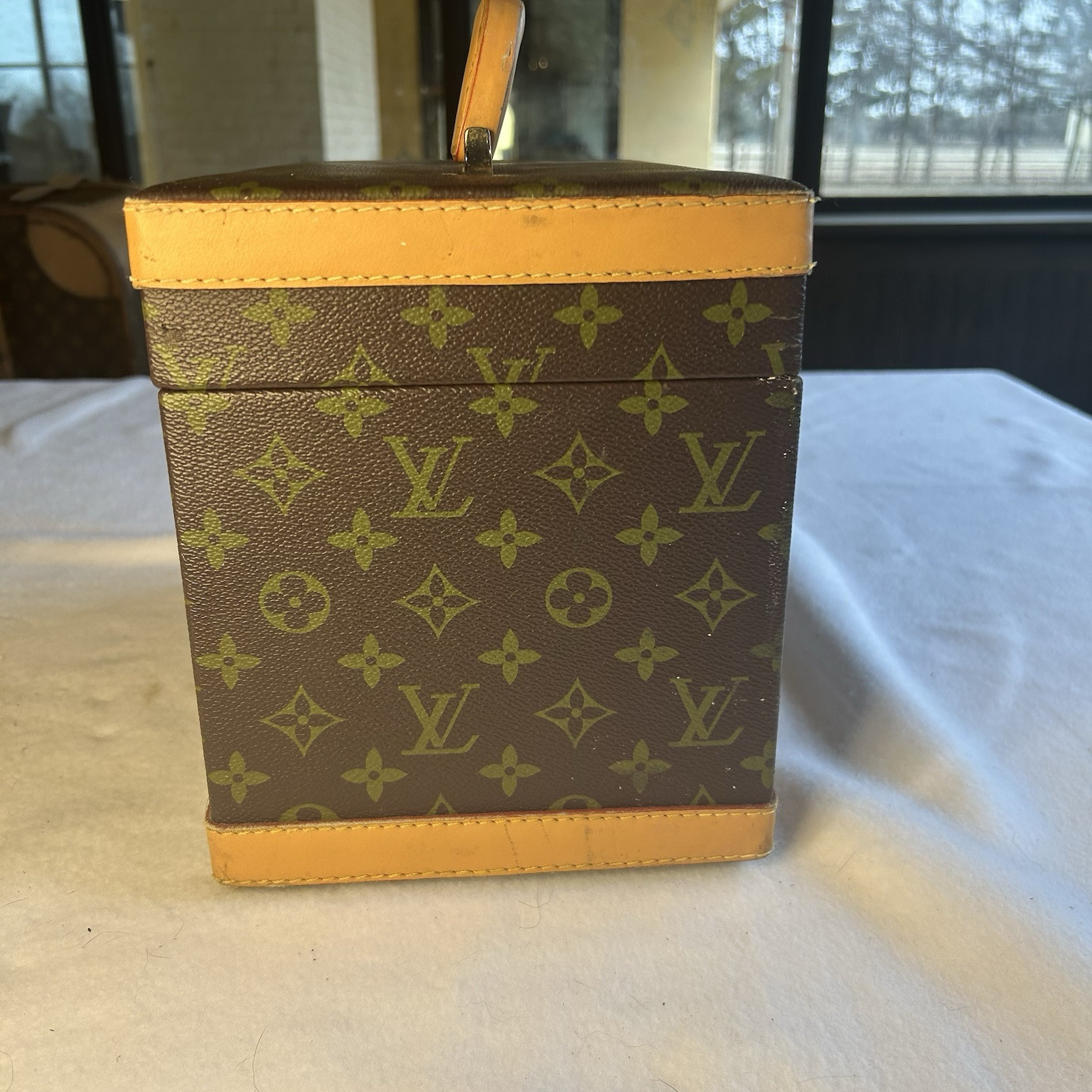 LOUIS VUITTON Vintage Monogram Cosmetic Box Trunk Bag Locks Handle Mirror