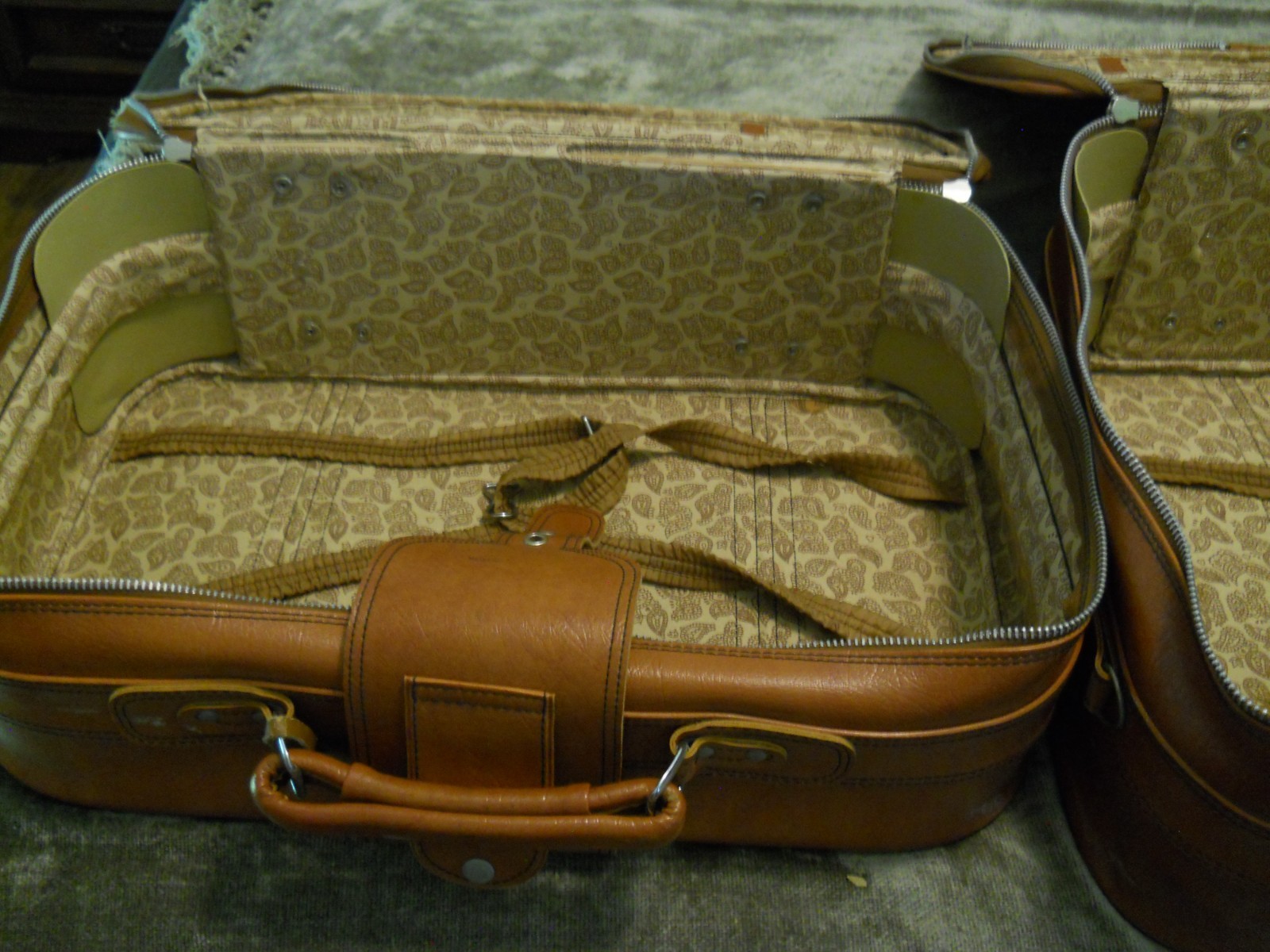 Vintage 1970’s Tan 3 piece Soft Sided Luggage Suitcase Nesting Set