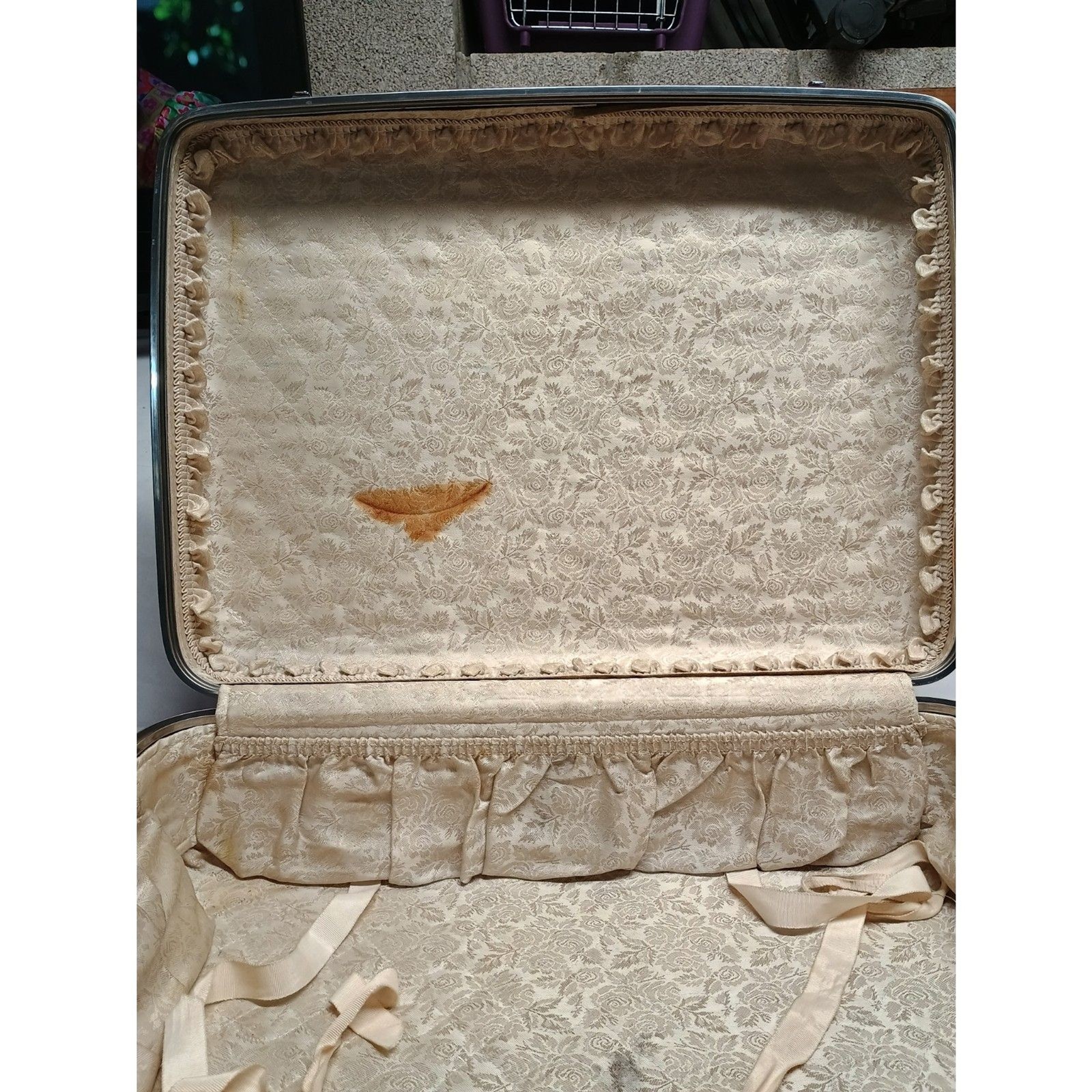 Vintage Red American Tourister Tiara 21in suitcase with key