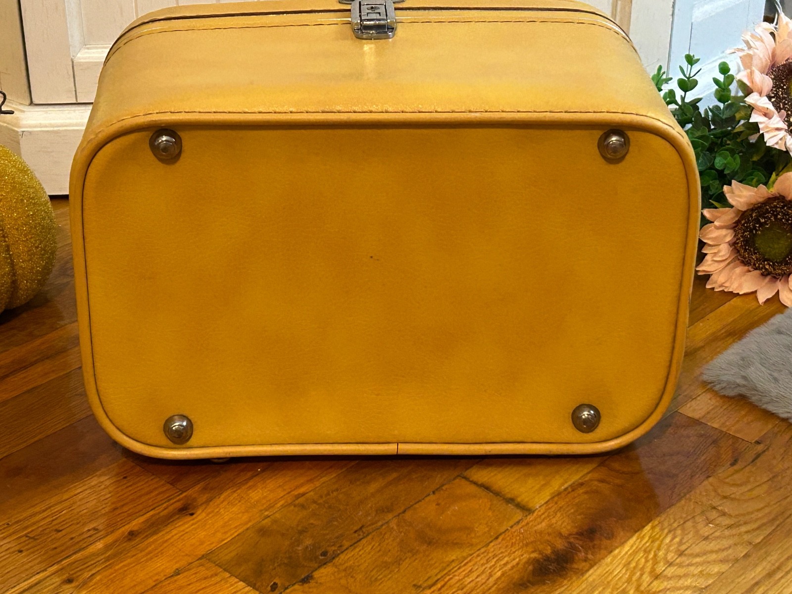 Vintage Luggage 1960s-70s Sears Featherlite Train Case Light Golden Yellow