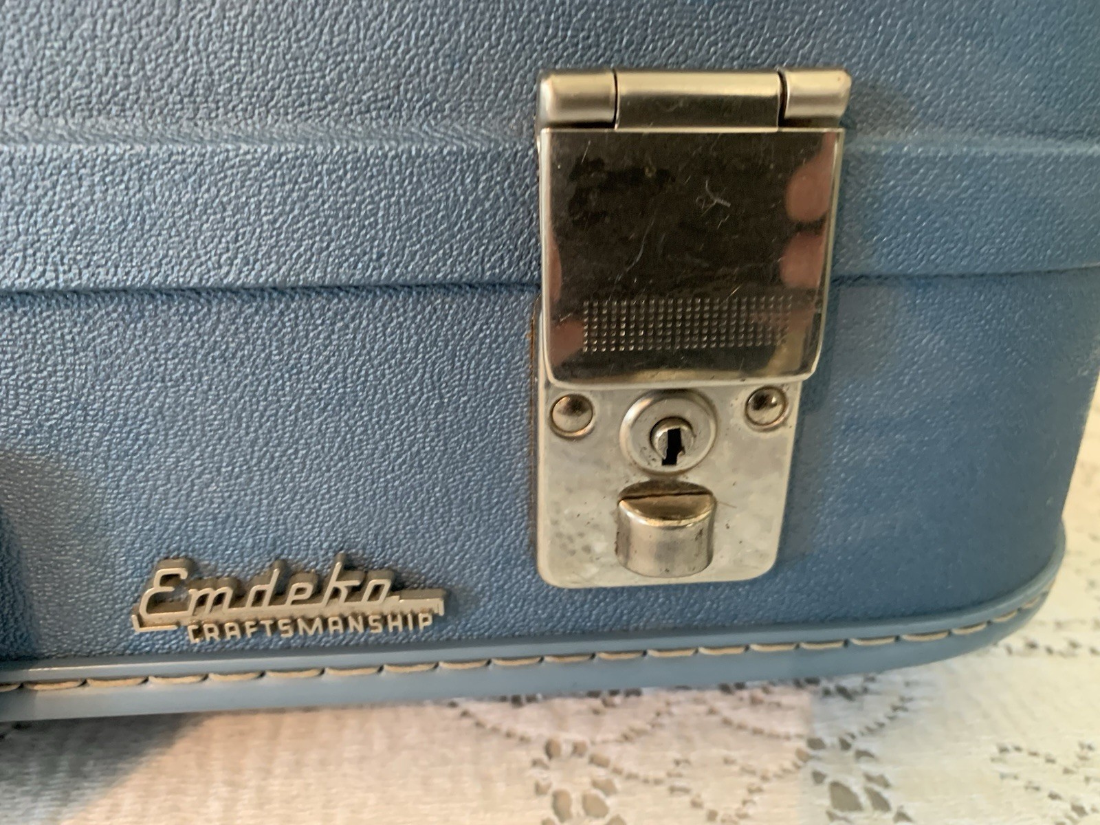 Vintage Hard Case Travel Suitcase Blue 21″ x 16″ Carry-On Luggage with Keys