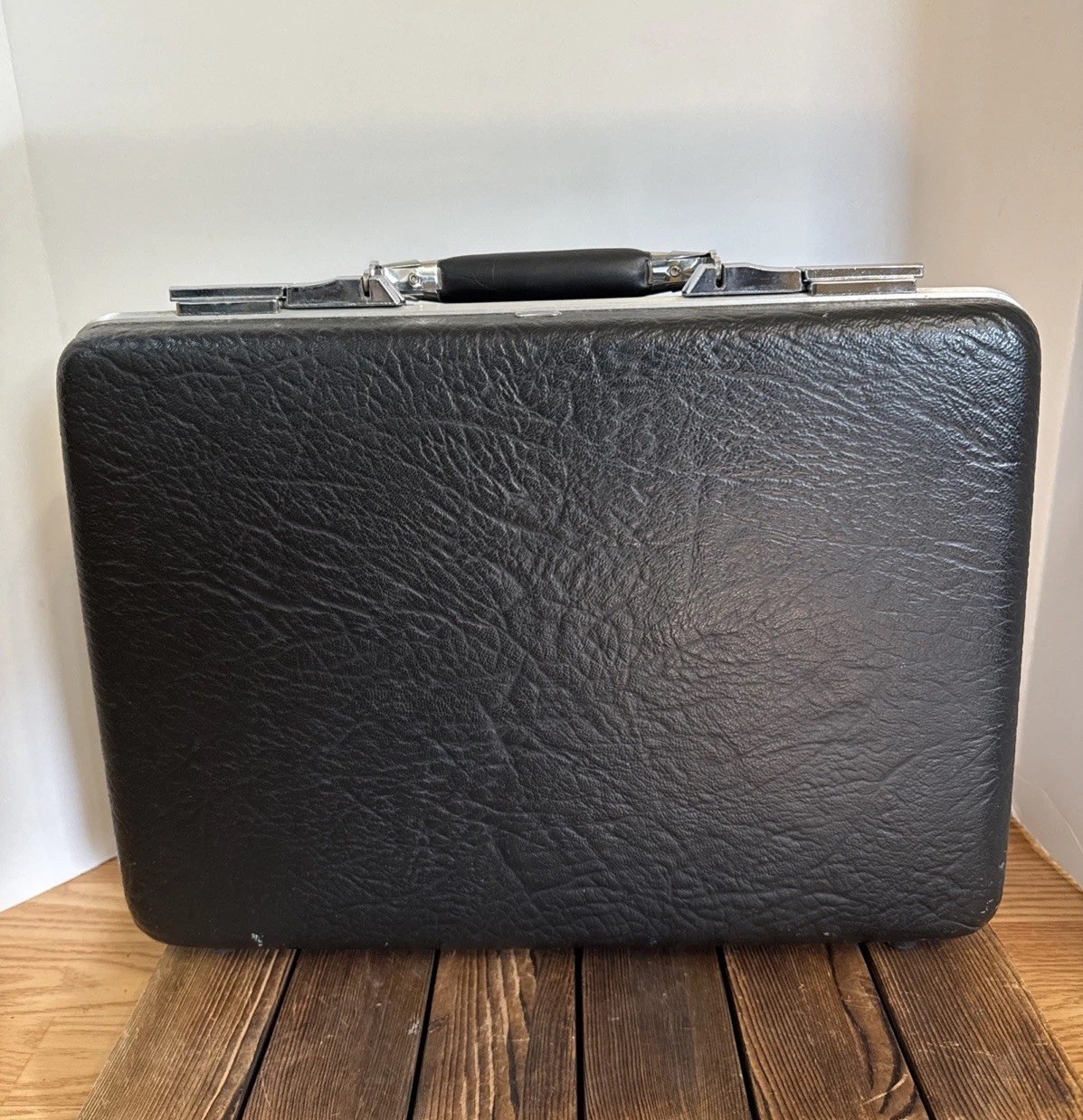 Vintage American Tourister Briefcase Hard Shell Vinyl Lock 18x14x3.75″ Black Key