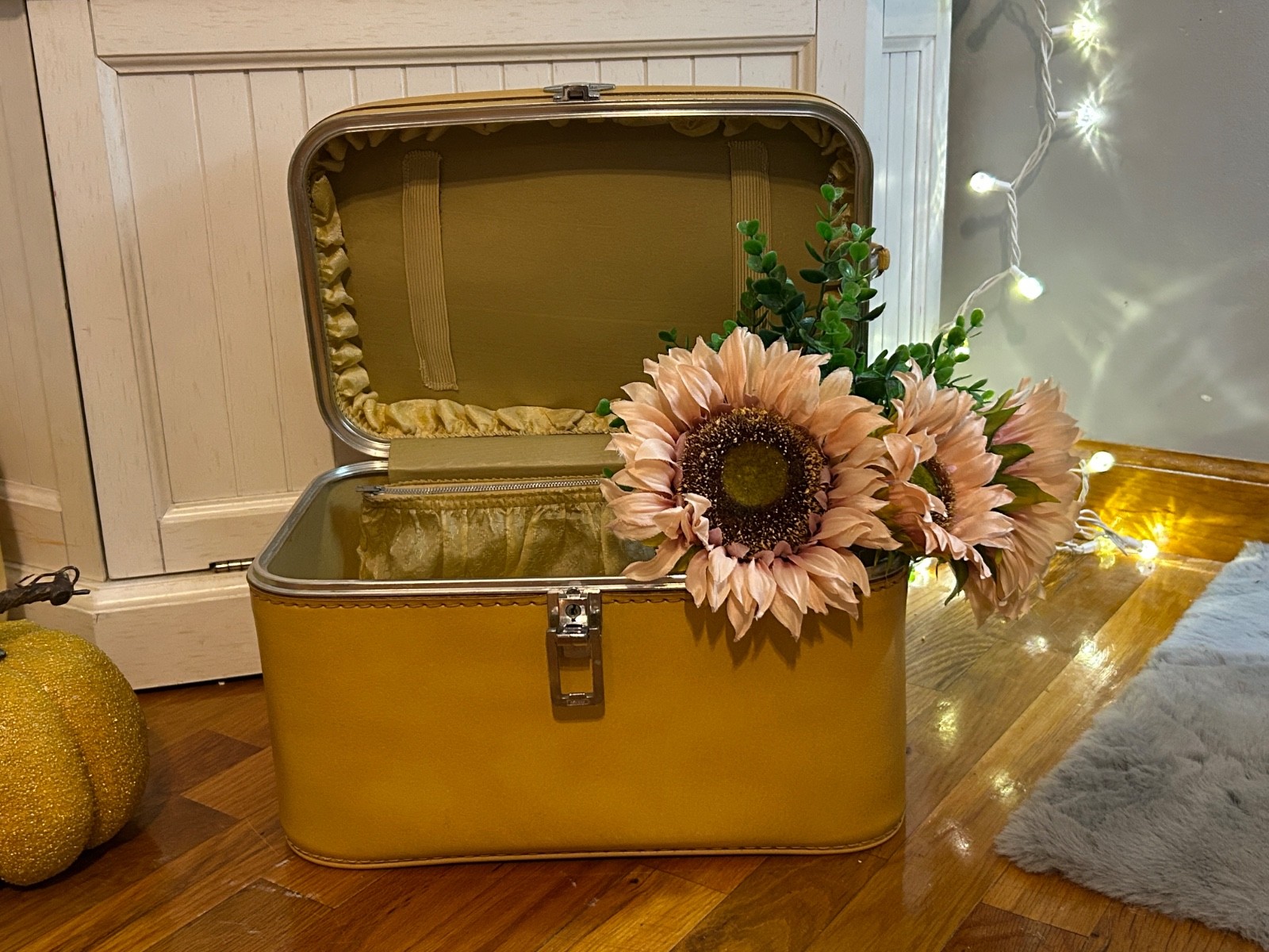 Vintage Luggage 1960s-70s Sears Featherlite Train Case Light Golden Yellow