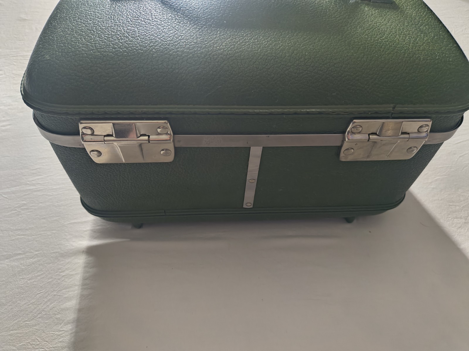 Vtg 1970s Tiara Vanity Train Case American Luggage Avocado Green