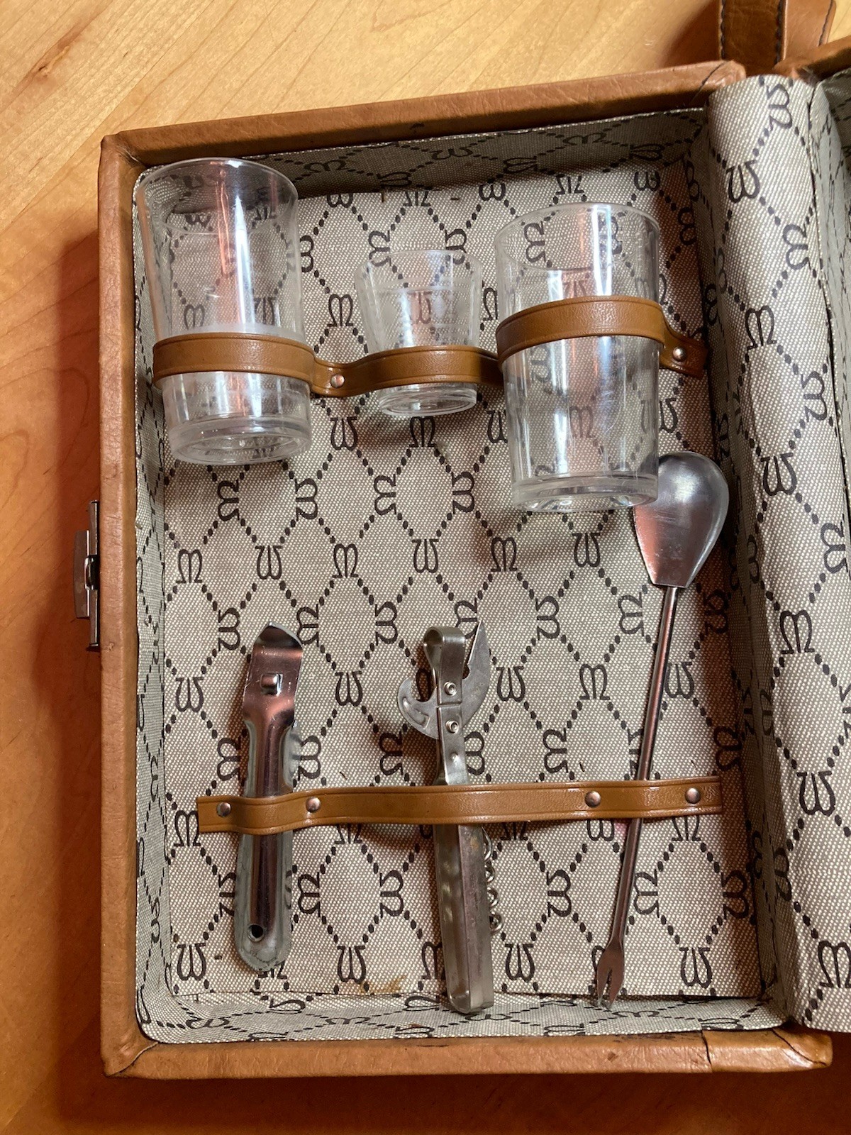 Vintage 1960s US Luggage Antique Cocktail Bartender Drink Travel Suitcase Kit
