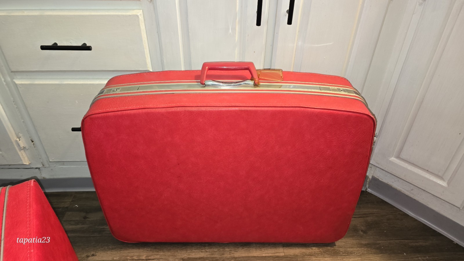 Vintage Samsonite Fashionaire Hardside 27” And 22″ Suitcase Set.