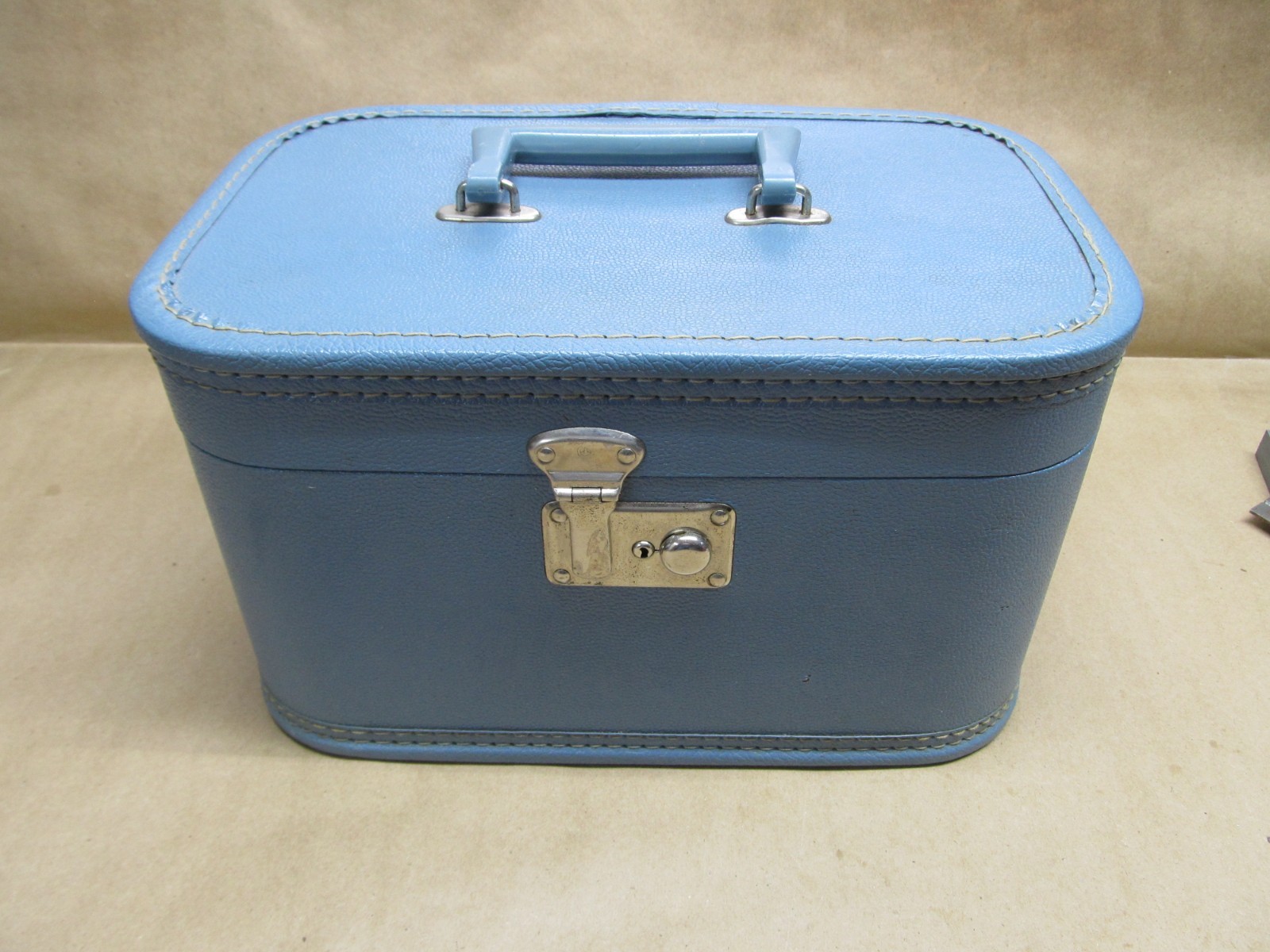 Vintage Carry On/Travel/Beauty Case – Med. Blue – Lock Works/No Key