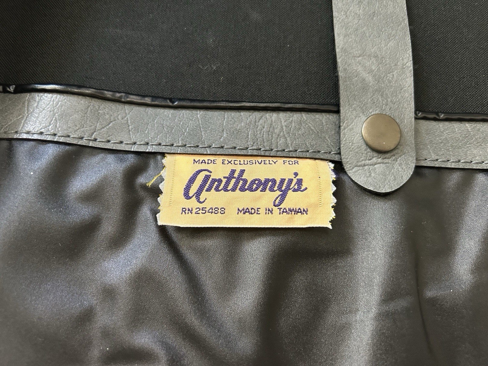 Anthony’s Vintage Suitcase 3-Piece Set