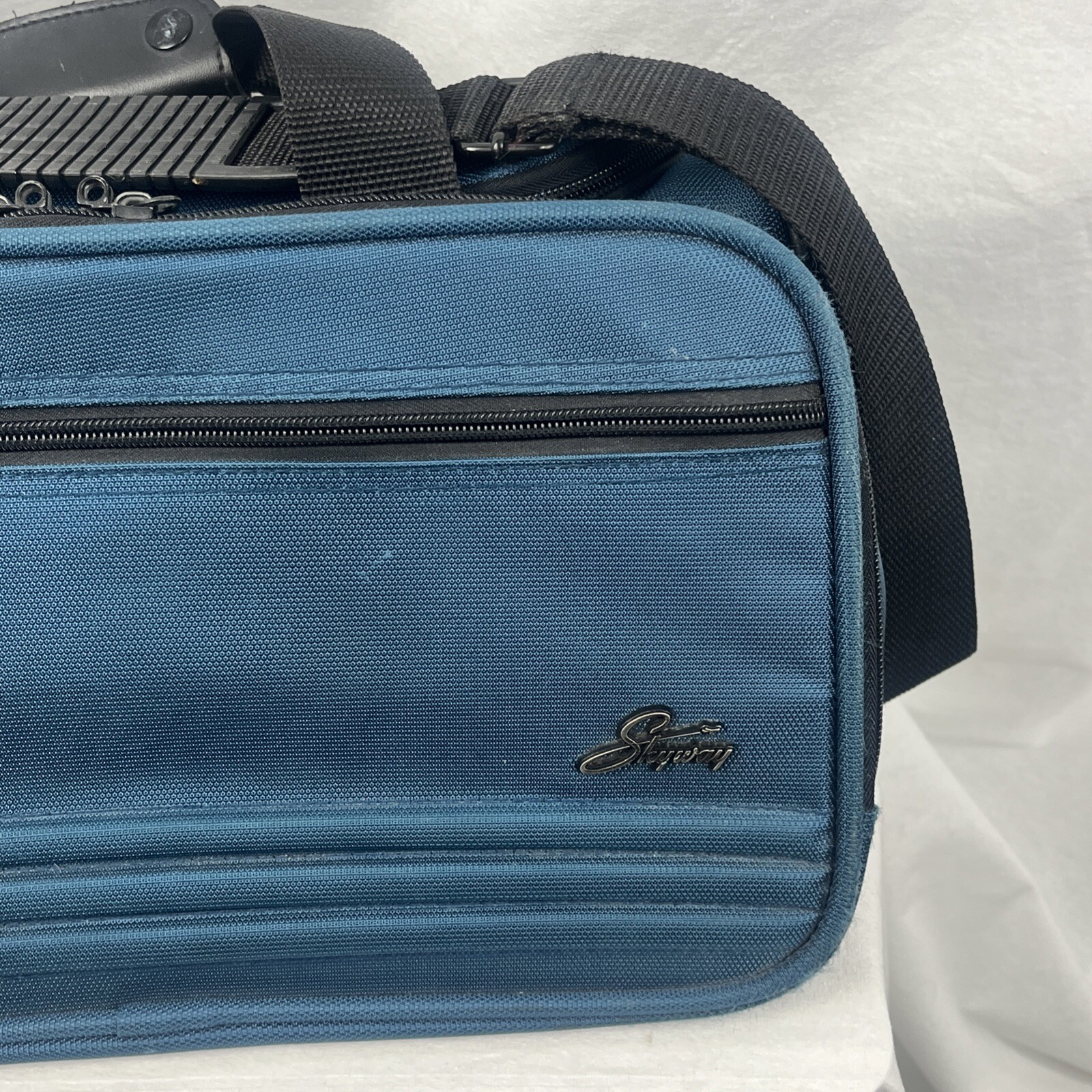 Vintage Skyway Overnight Duffel Bag Tote Carry On Luggage Blue