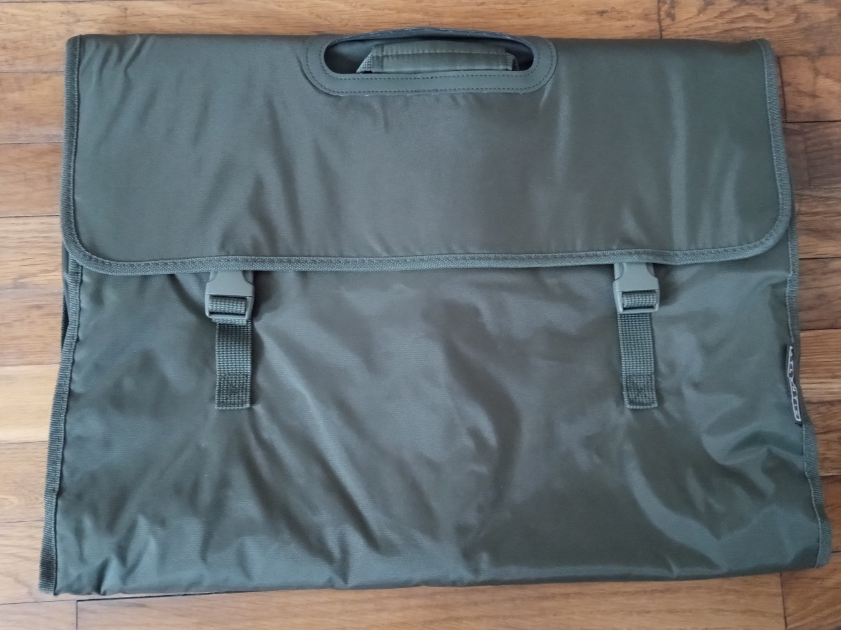 Atlantic Vintage Olive Garment Bag (22″ x 17″ – folded)