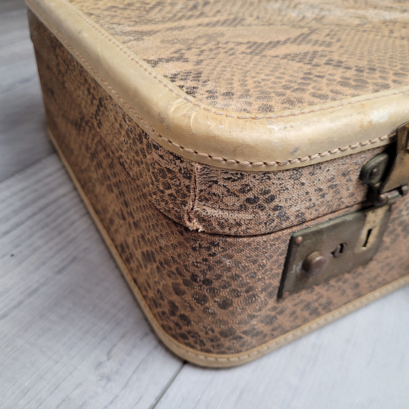 Vintage Skyway Luggage Faux Alligator 3 Piece Matching Set Mid-Century Travel