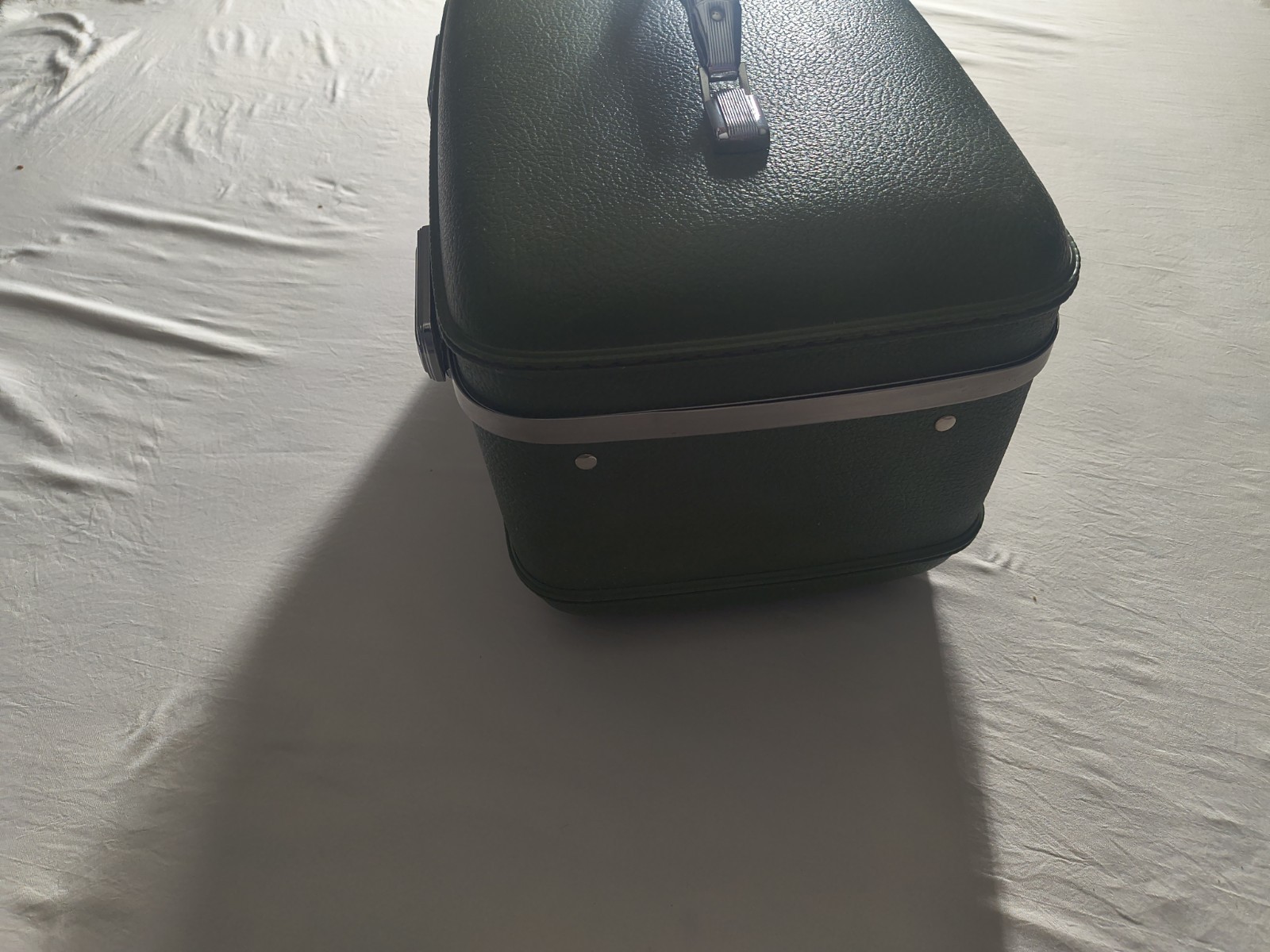 Vtg 1970s Tiara Vanity Train Case American Luggage Avocado Green