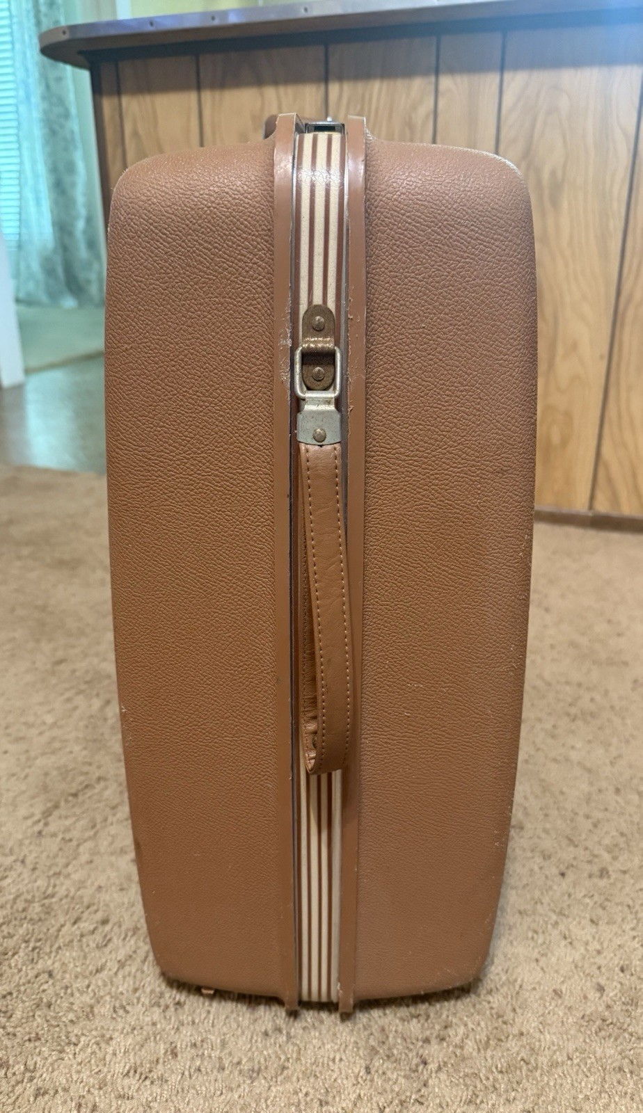 1970s Vintage Tan Samsonite Concord Hard Shell Suitcase 26x21x8