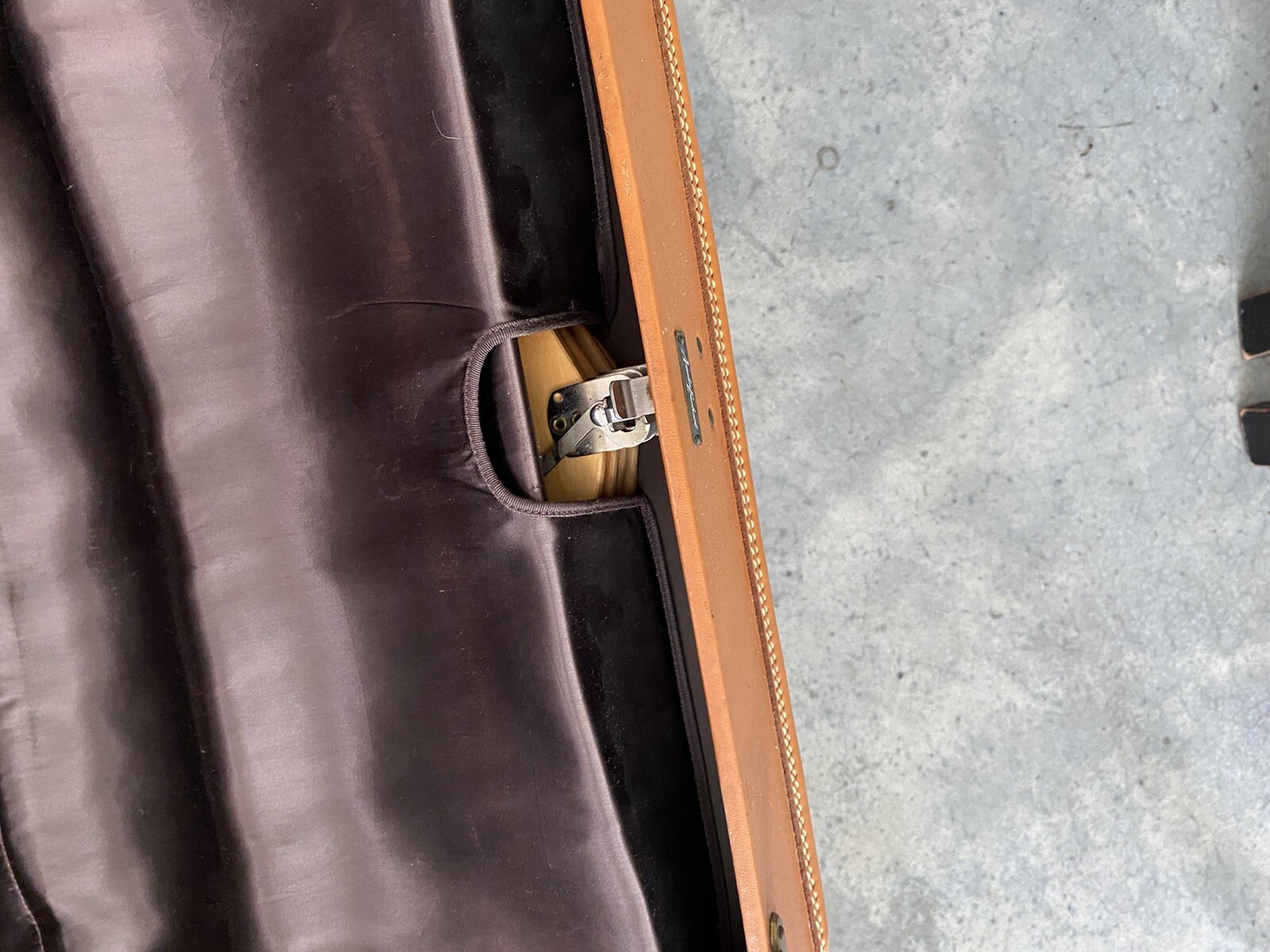 Vtg Luggage Antique Suitcase Amelia Earhart 1940s Tan Leather Boxy 21″ x 20″