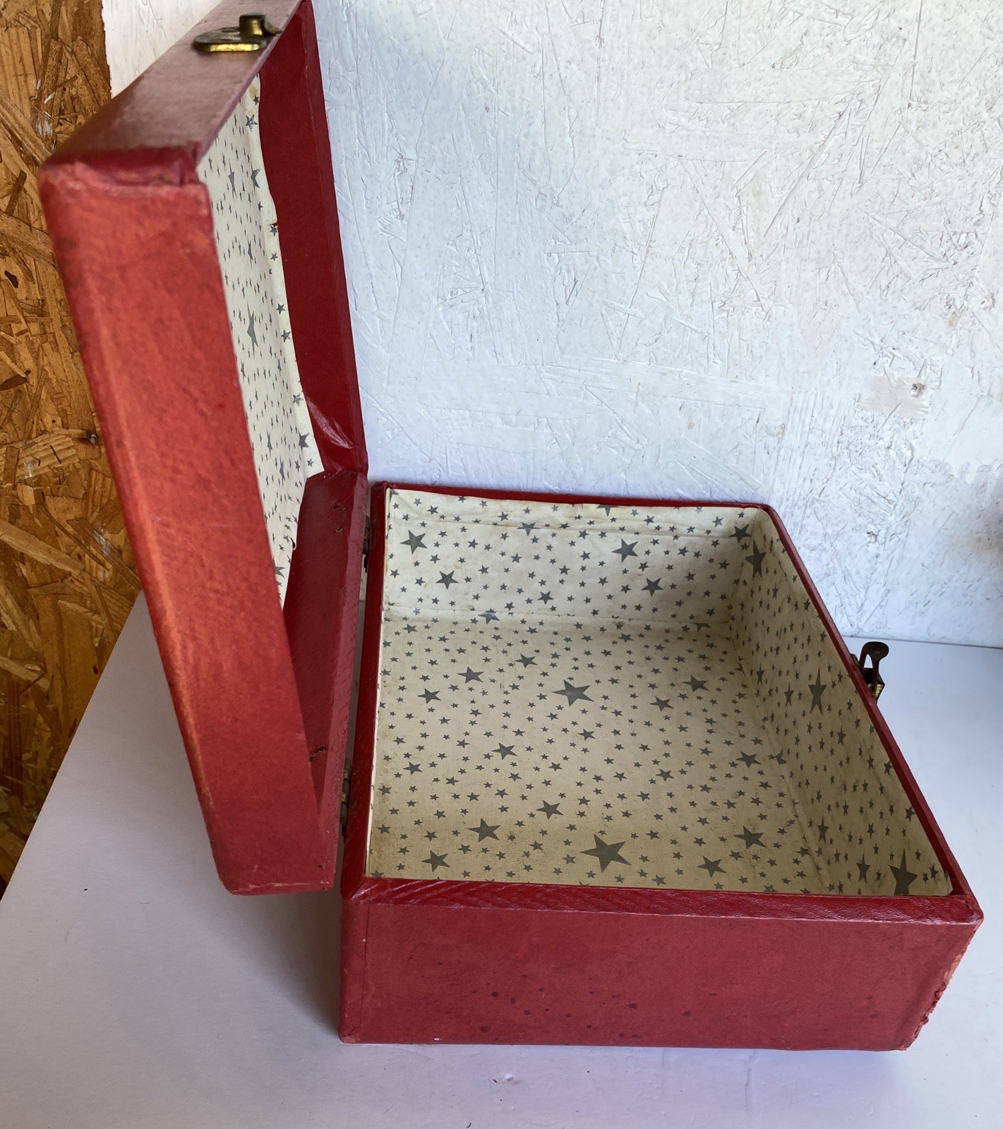 Vintage Red Mid-Century LUCE Child’s Suitcase, Zoo Animal Train, 12″ x 9″ x 5″