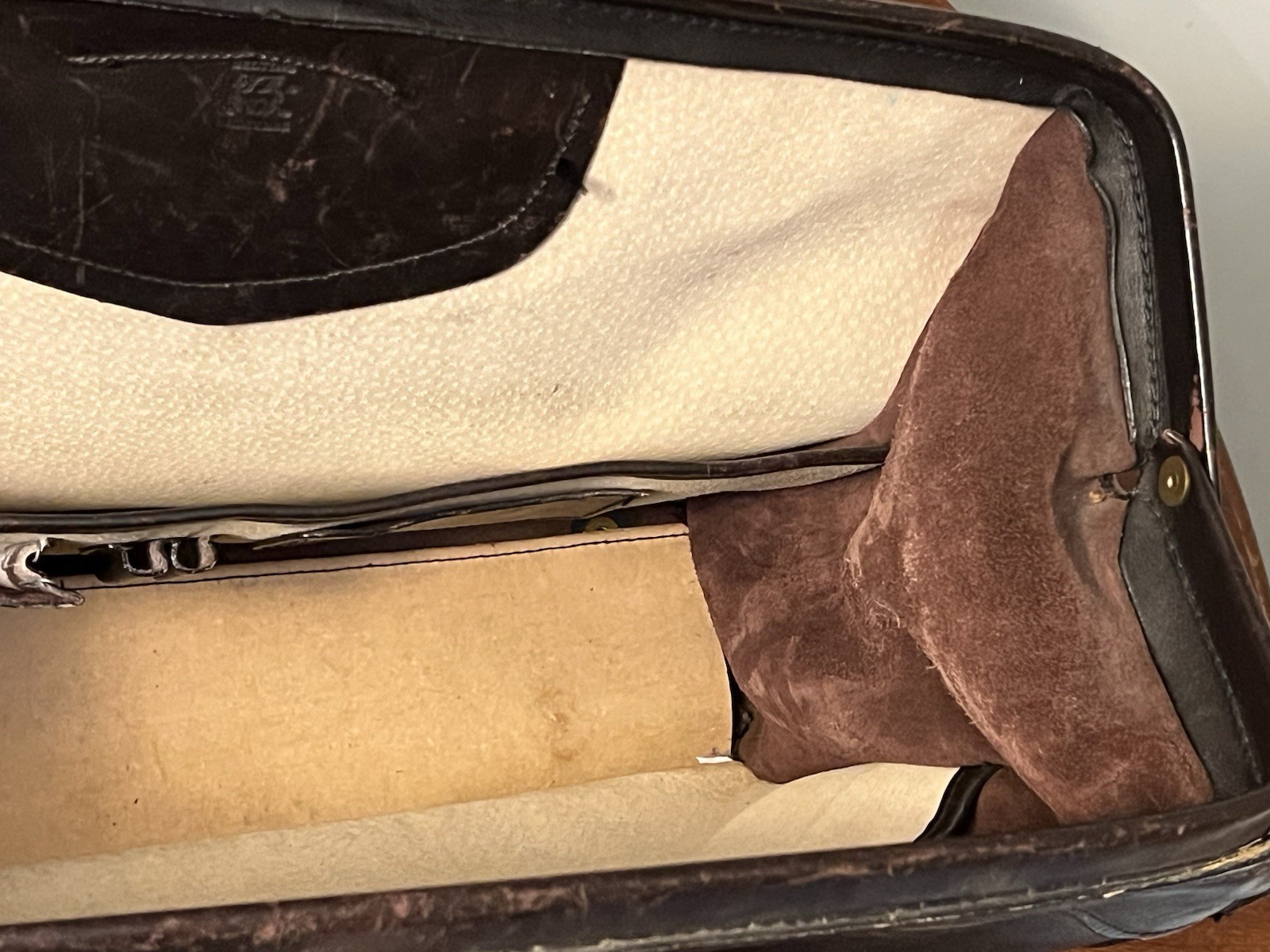 Vintage PEGASUS Belting Leather Suitcase Doctor Bag W/ Lock & Handles USA (Read)