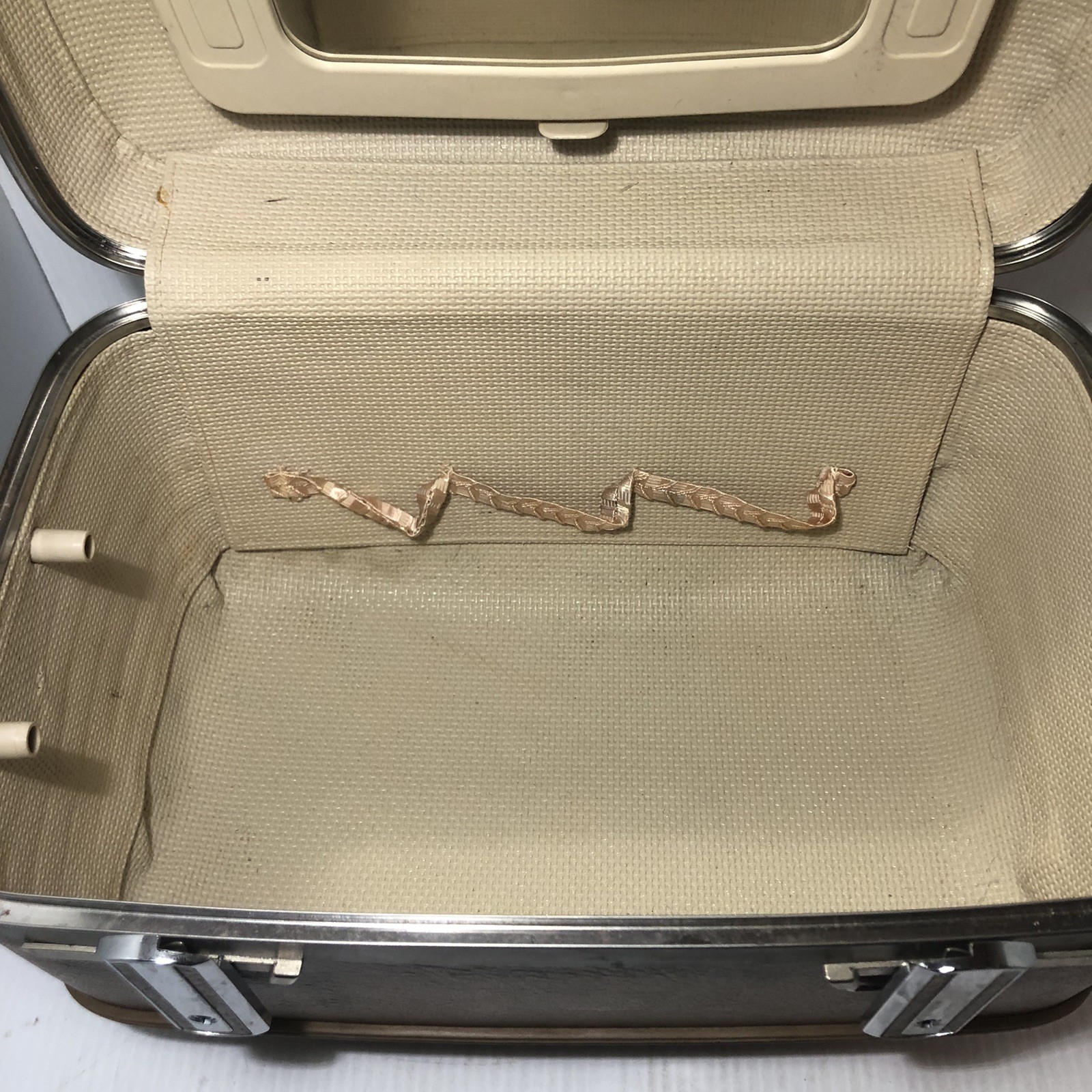 Vintage American Tourister Vanity Travel Train Case 14″ Brown Hard Shell W/Keys