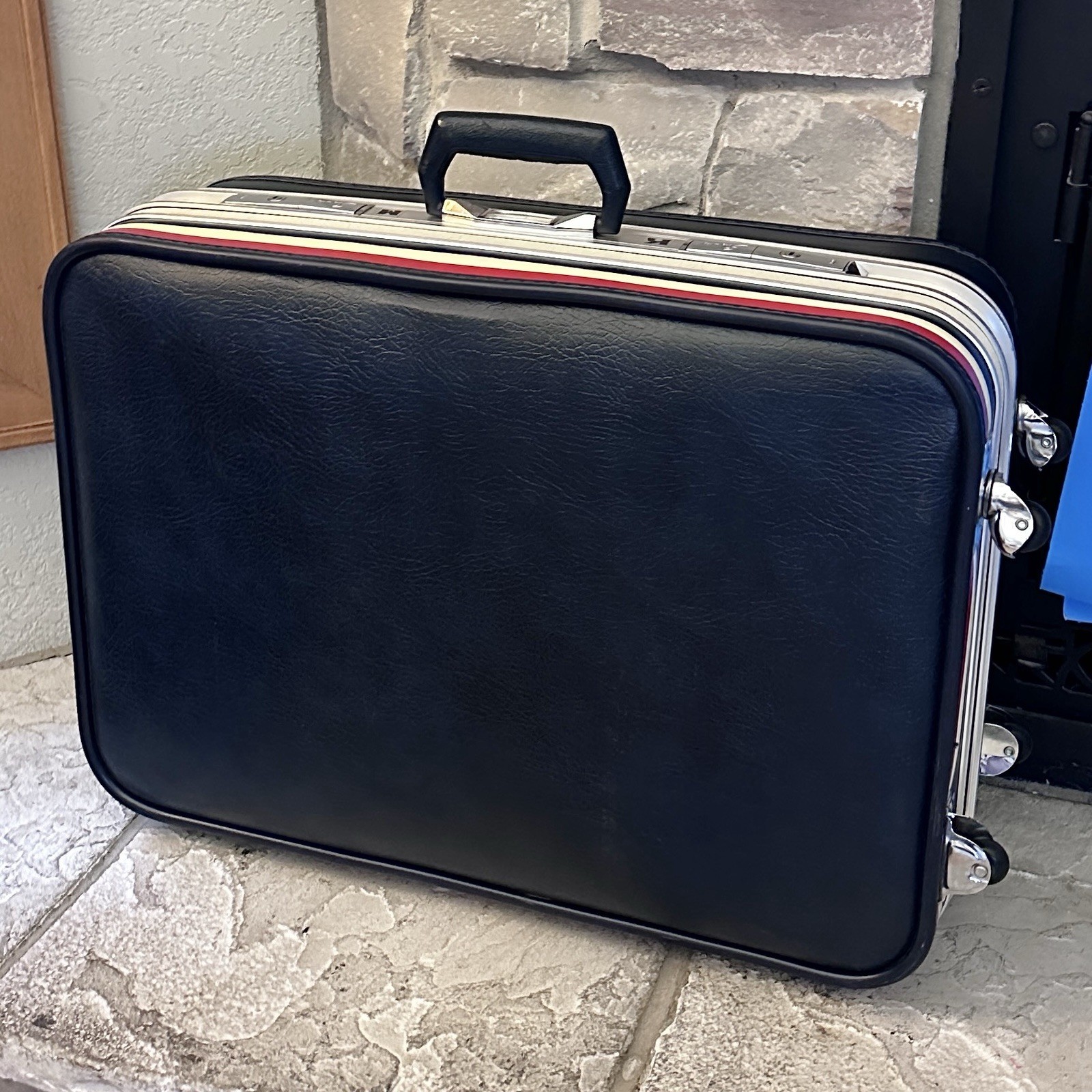 Near Mint Skyway Maruem Blue Vintage Rolling Spinner Suitcase Luggage 24x18x8”