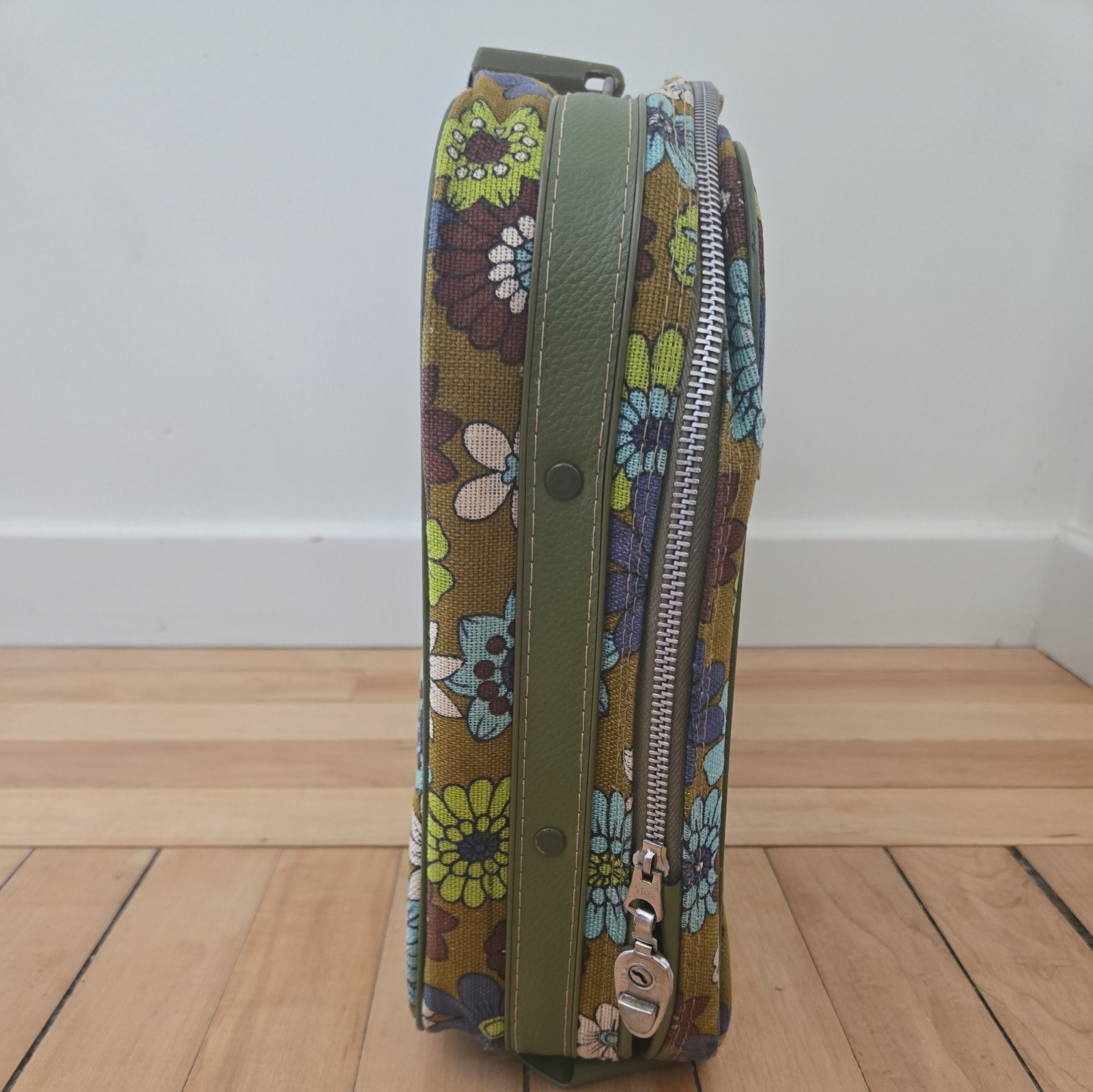 1960s Vintage Bantam Travelware Green Floral Mod Pattern Suitcase Luggage Japan