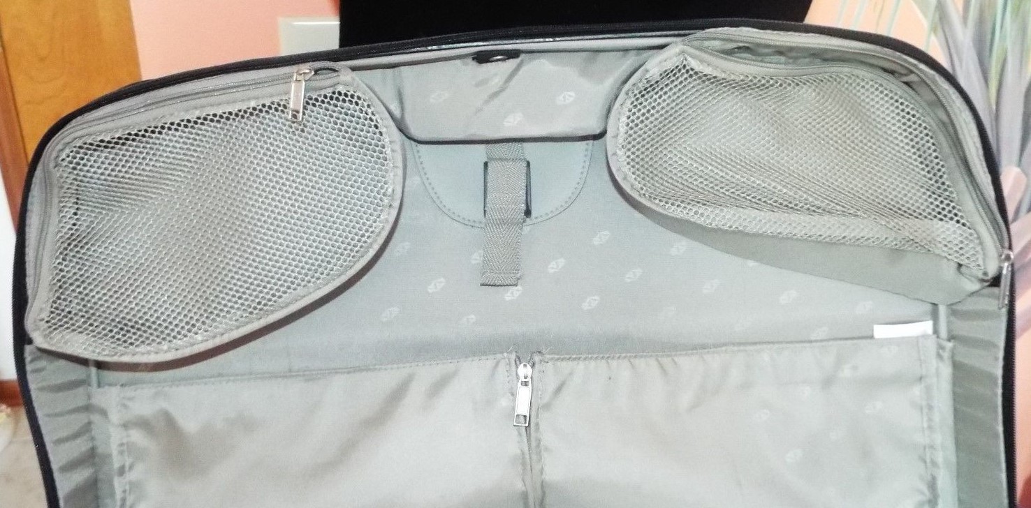 VINTAGE AMERICAN TOURISTER GREEN GARMET BAG, W/ TRAVEL TAG, 23″ X 19″