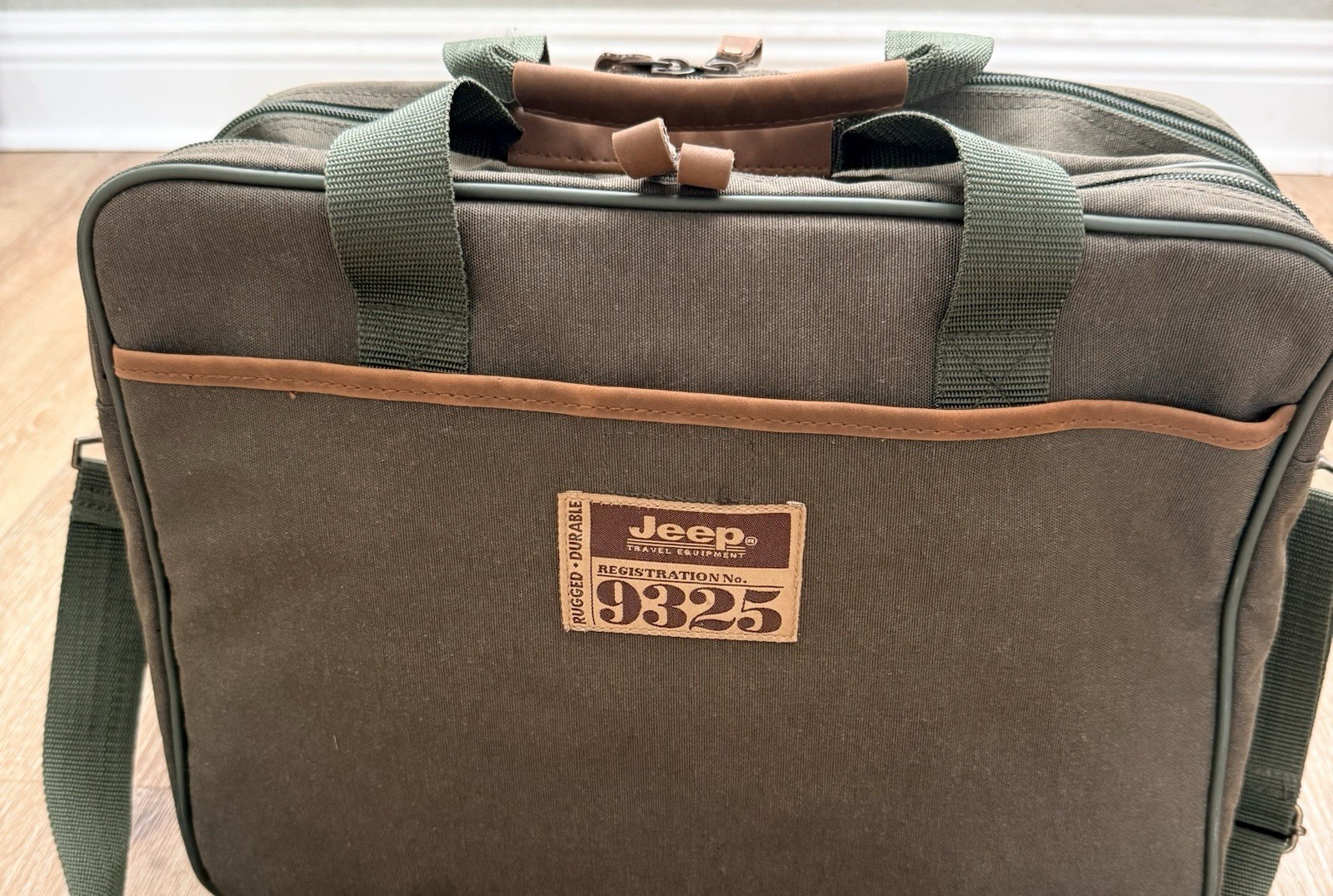Jeep 90’s Vintage Travel Equipment Line Laptop/Trip Bag Carry Case Army Green